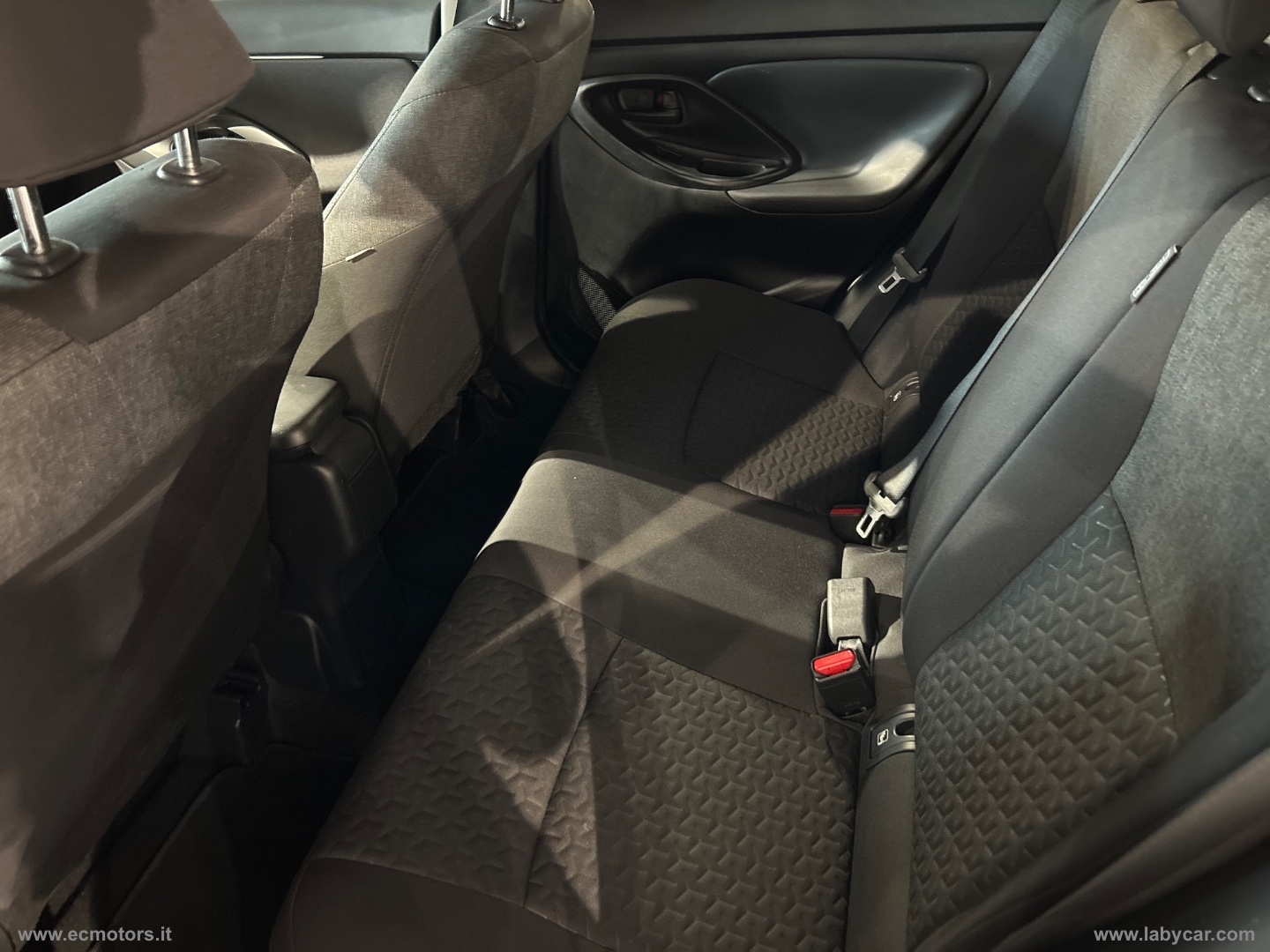 Yaris Cross 1.5 Hybrid 5p. E-CVT Busin. - immagine 5
