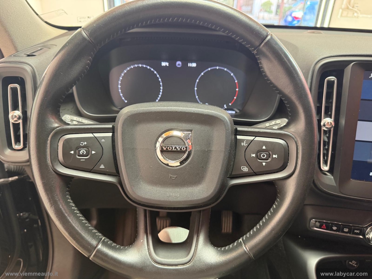 XC40 D3 R-design - immagine 5