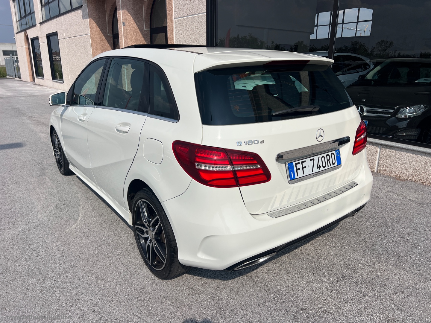 B 180 d Automatic Premium TETTO PACK AMG - immagine 5