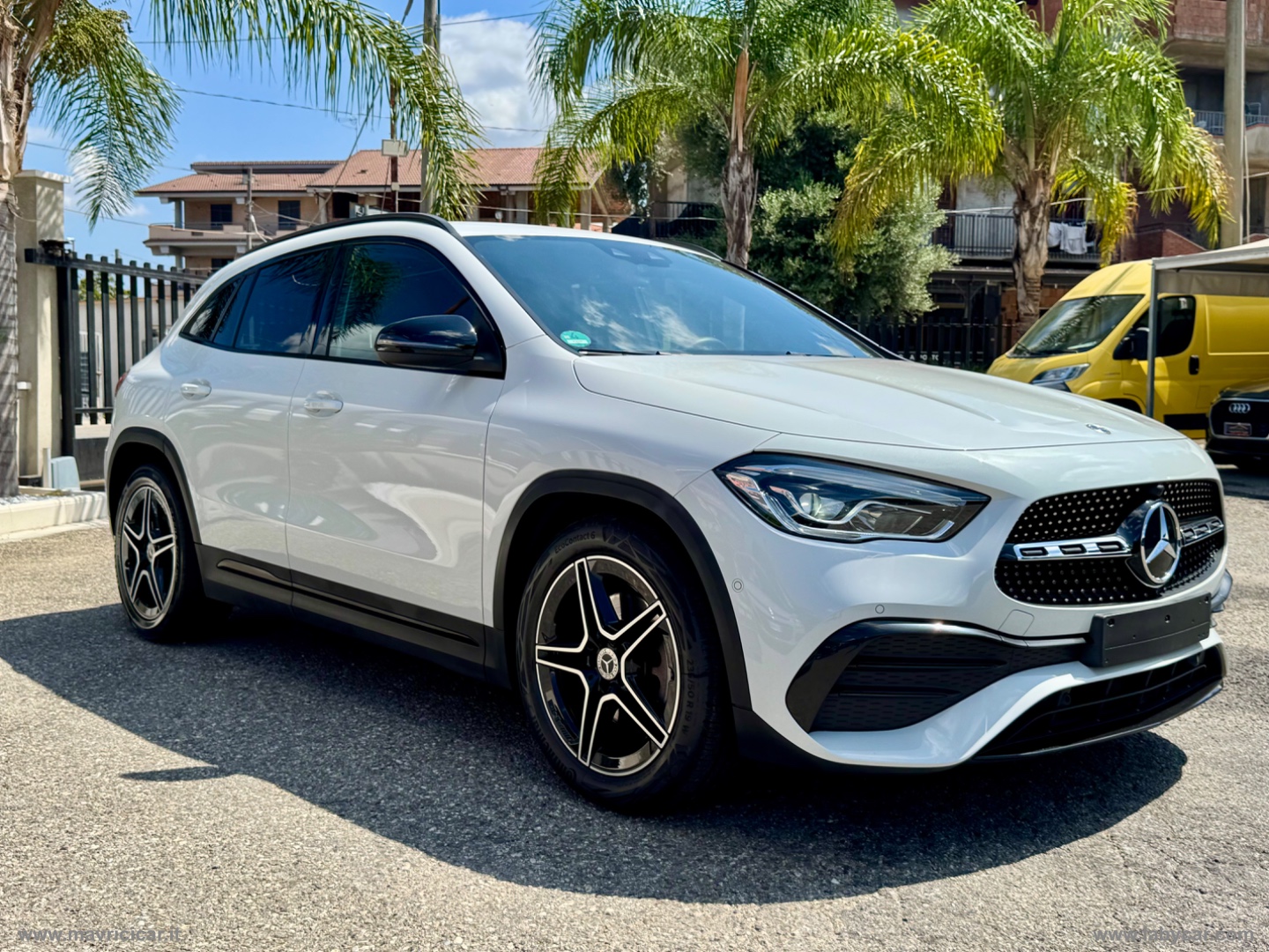 GLA 220 d Automatic 4Matic Premium - immagine 5