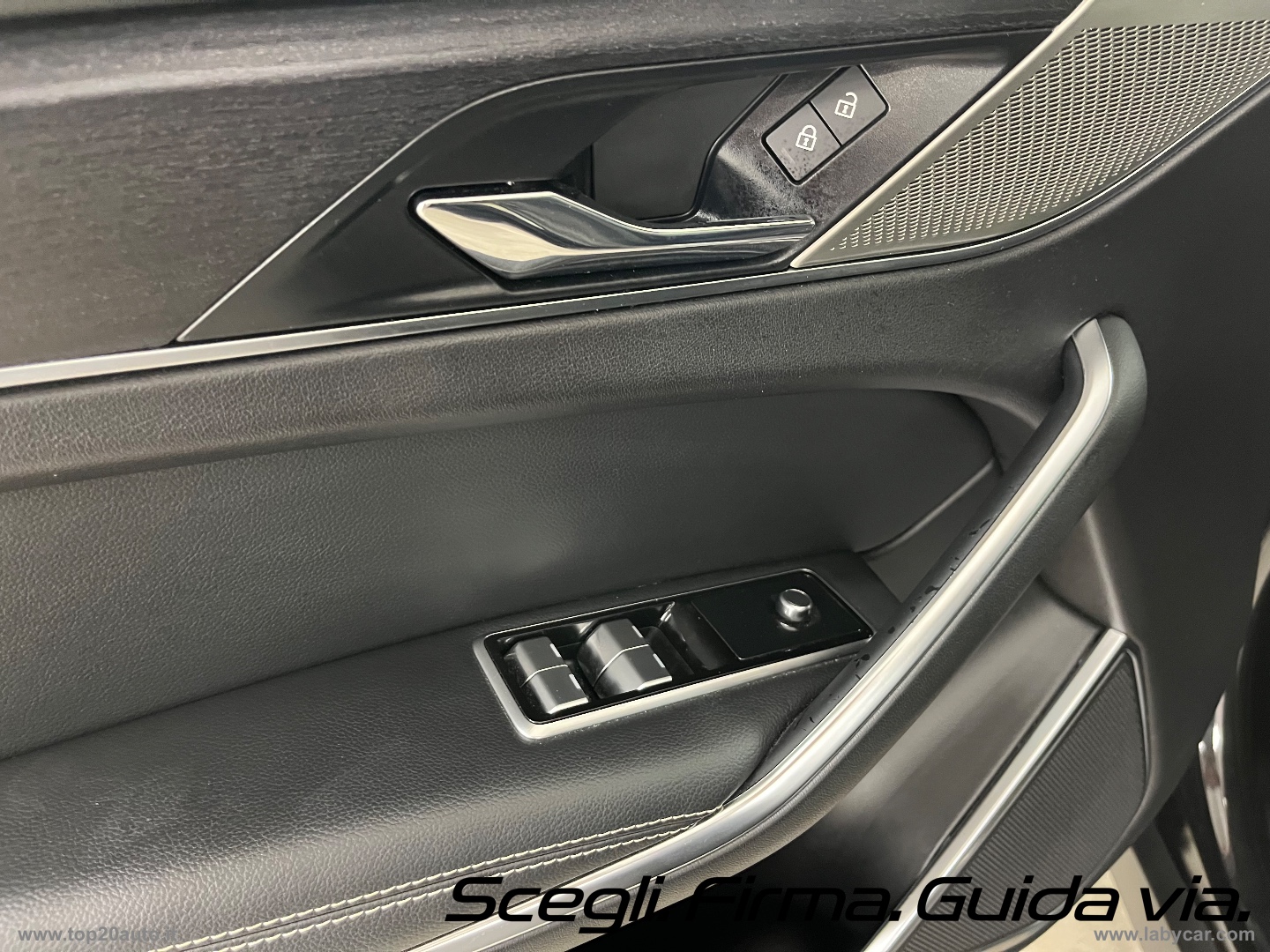 F-Pace 2.0 250 CV AWD aut. R-Dyn. Black EDITION - immagine 5