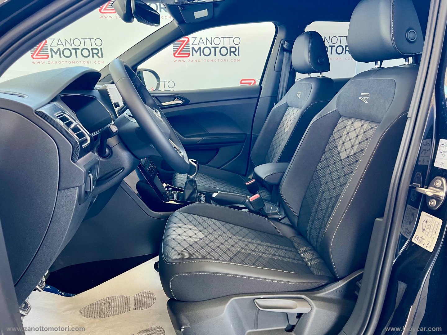 T-Cross 1.0 TSI 115 CV R-Line Plus PREZZO REALE - immagine 5