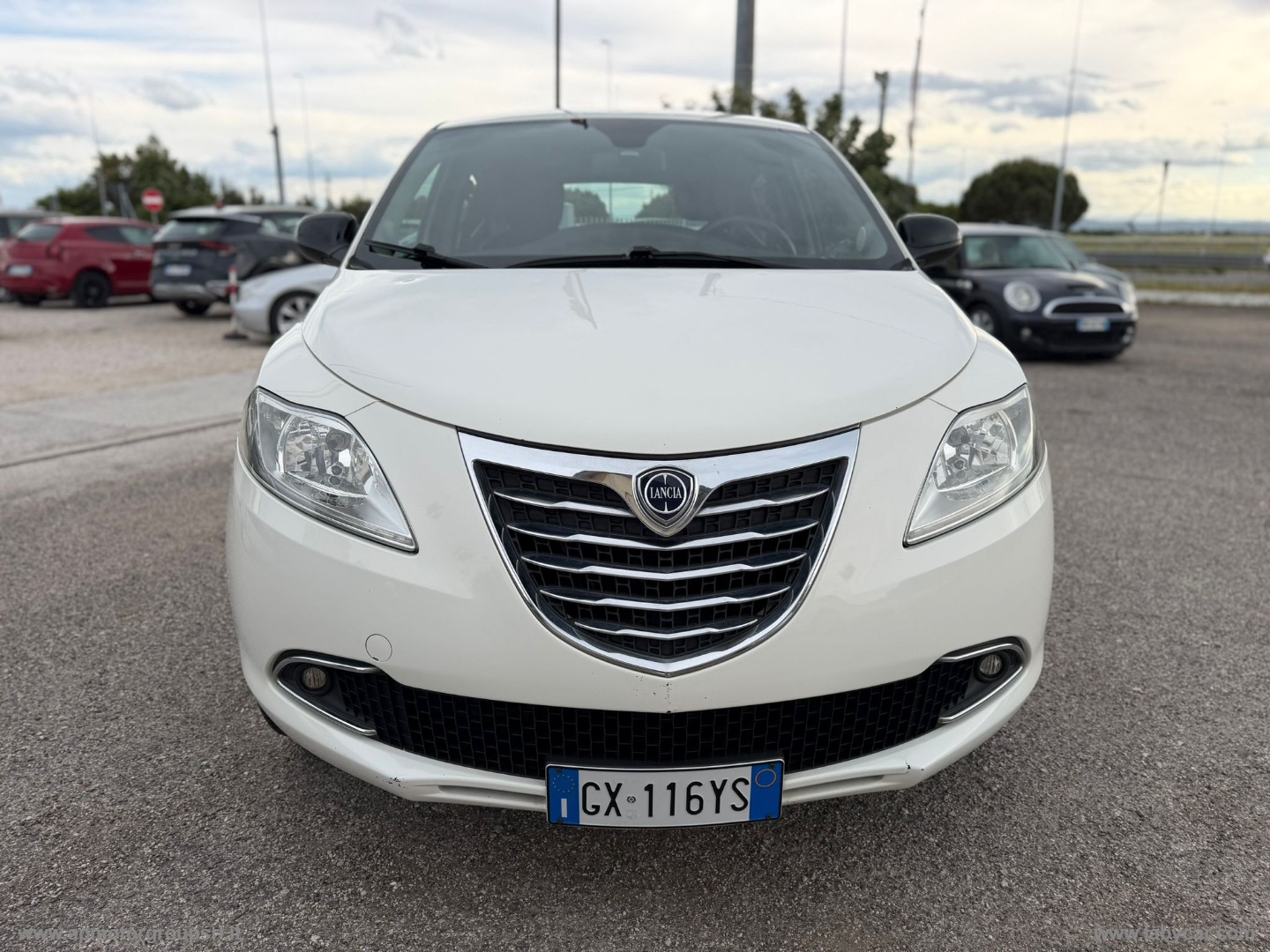 Ypsilon 0.9 T.Air 85CV 5p. Met.Ec. Gold - immagine 5