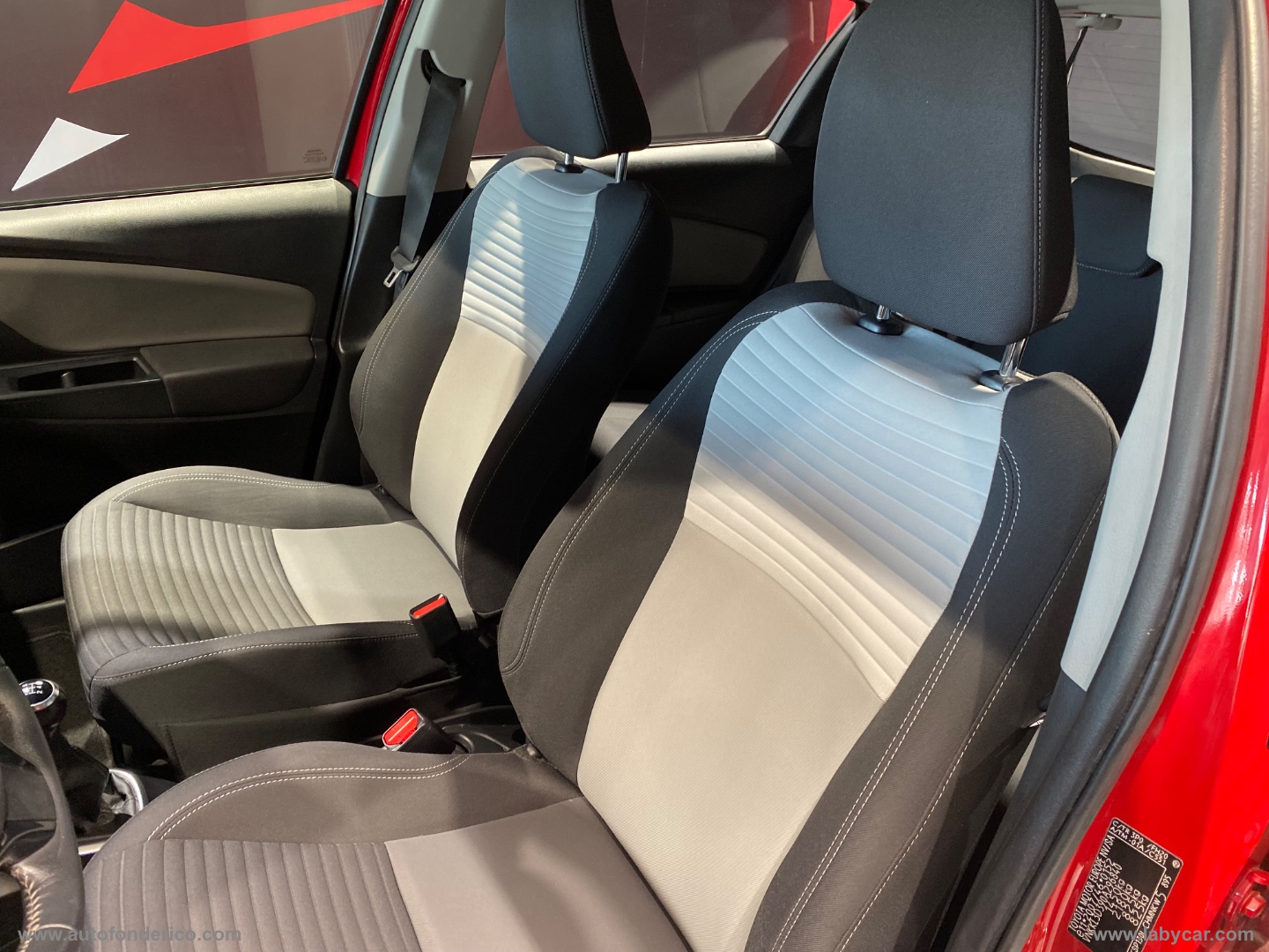 Yaris 1.0 72 CV 5p. Lounge - immagine 5