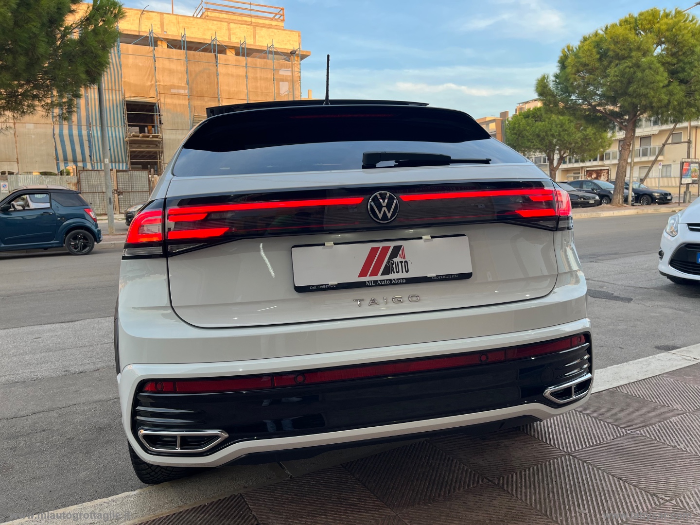 Taigo 1.0 TSI 110 CV DSG R-Line -TETTO - immagine 5