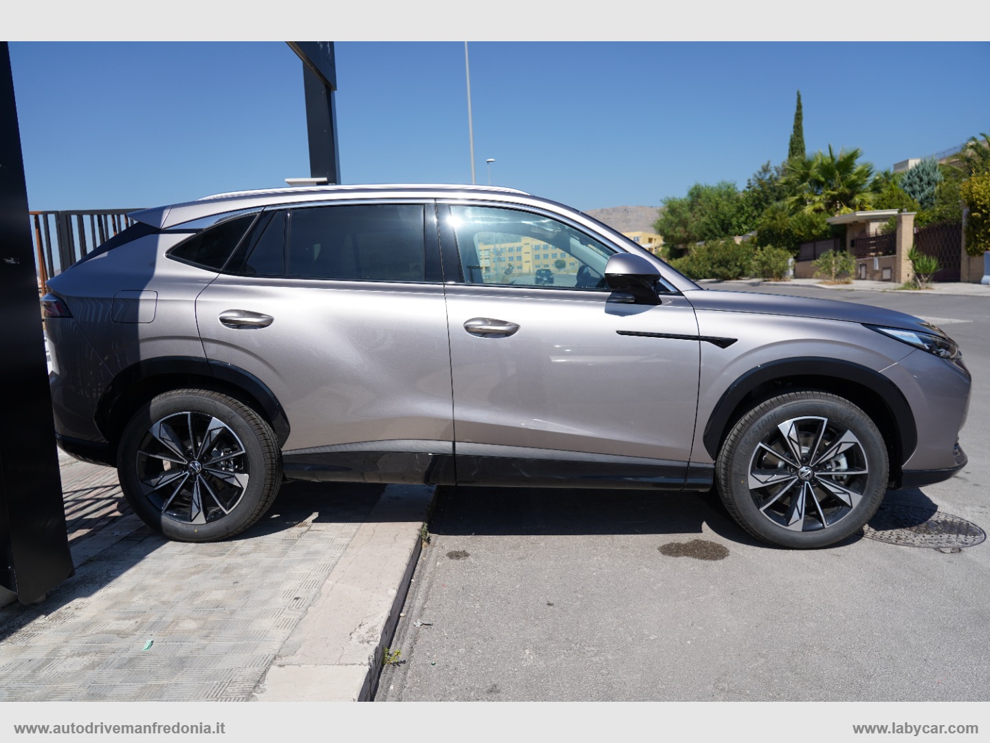 HS 1.5 PHEV Luxury - immagine 5