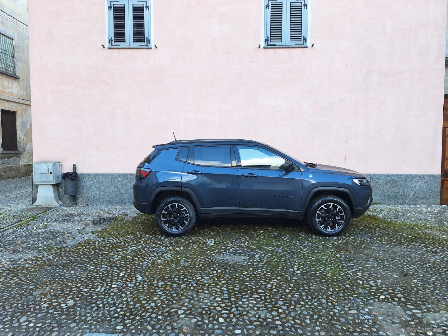 Compass 1.3 T4 240CV PHEV AT6 4xe TRAILHAWK - immagine 5