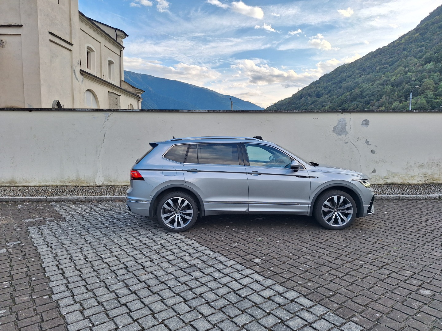 Tiguan Allsp. 4MOTION R-LINE TETTO PELLE - immagine 5