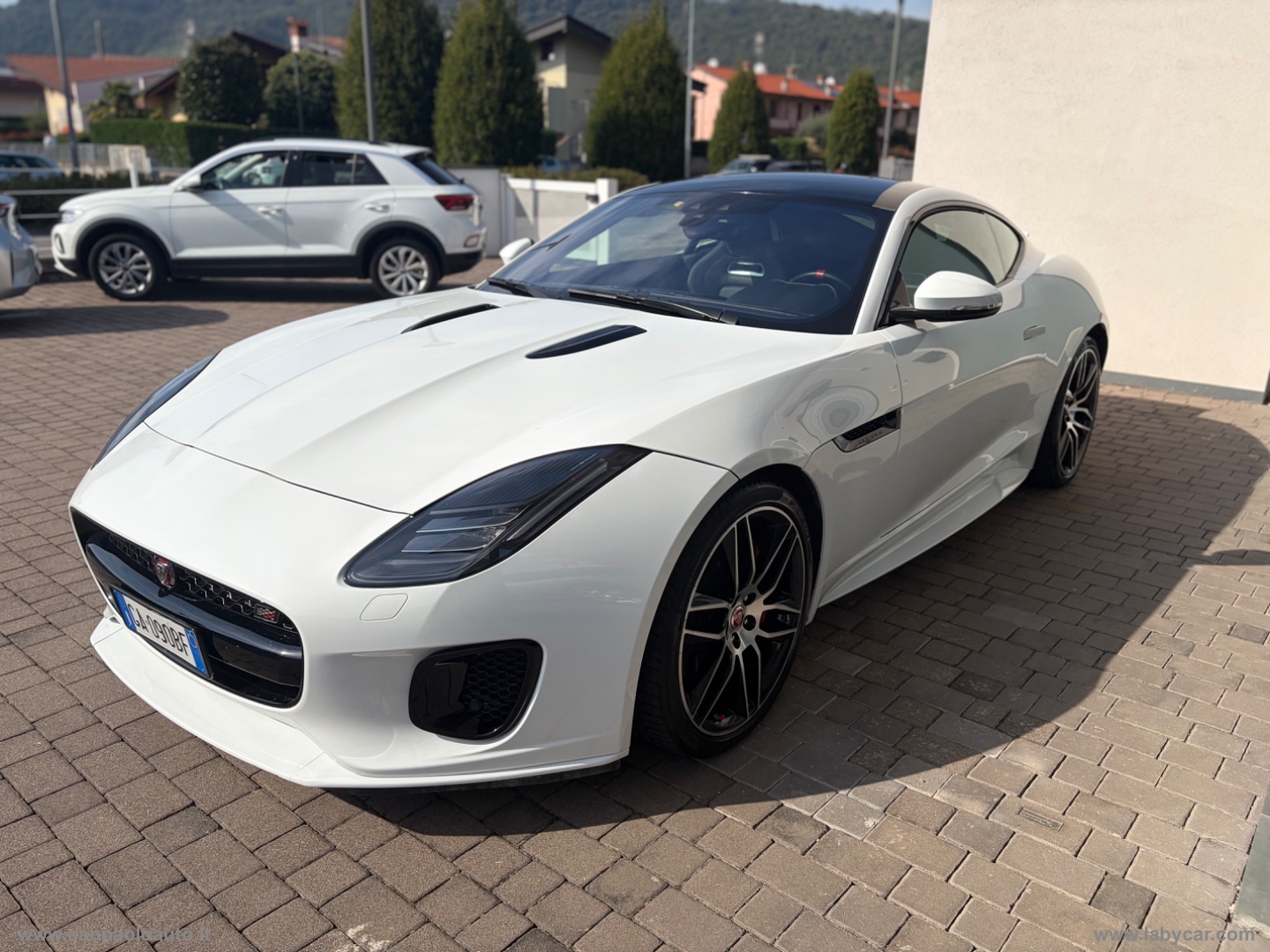 F-Type 2.0 aut. Coupé Chequered Flag - immagine 5
