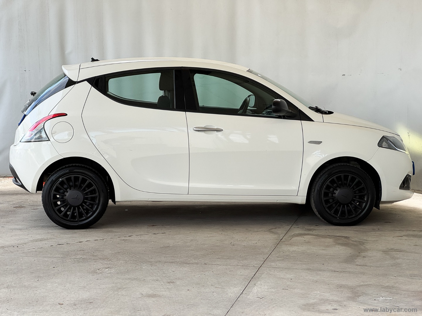 Ypsilon 1.0 FireFly 5p.S&S Hybrid Silver - immagine 5