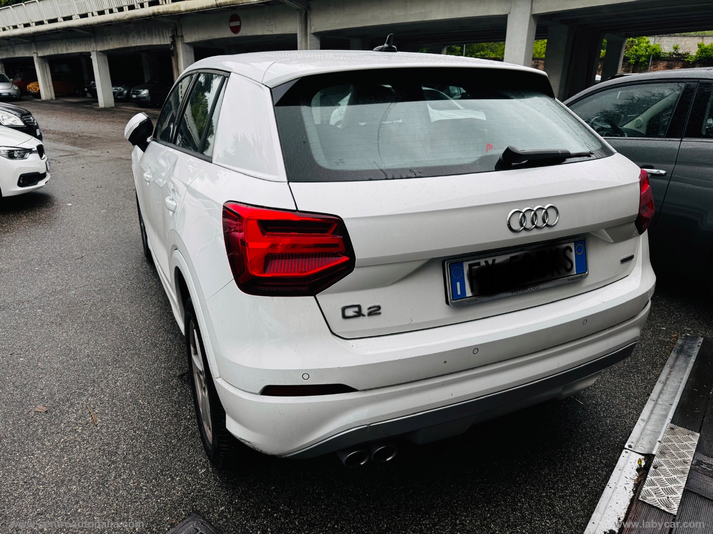 Q2 35 TDI S tronic Identity Black - immagine 5