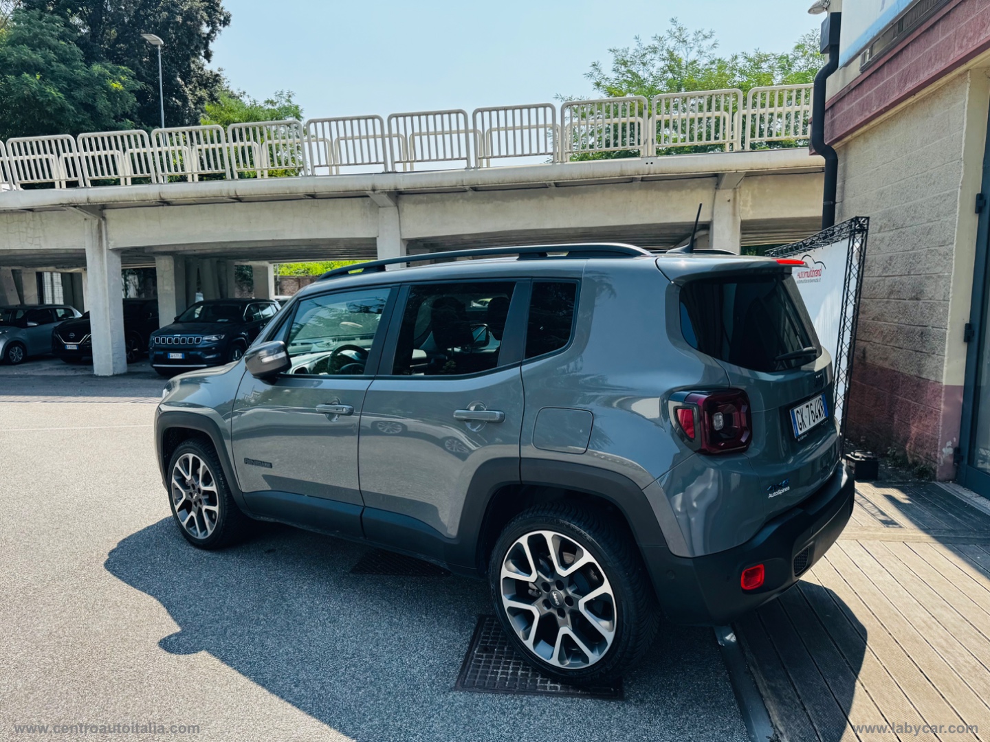 Renegade 1.3 T4 PHEV 4xe Trailhawk - immagine 5