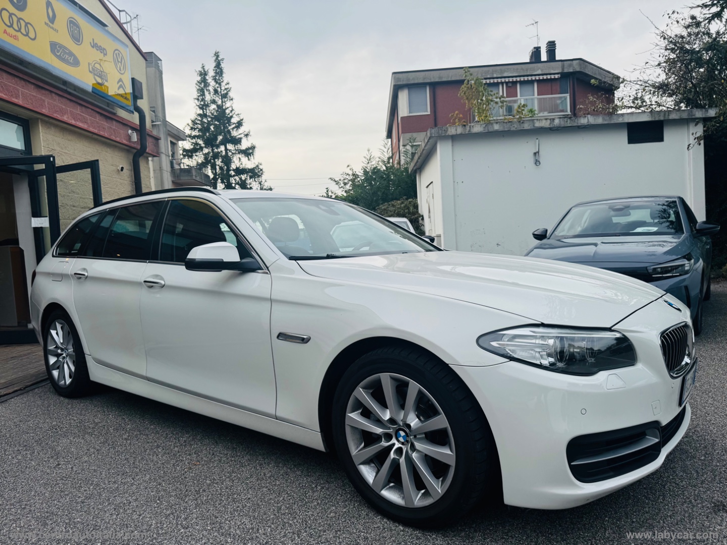 520d xDrive Touring - immagine 5