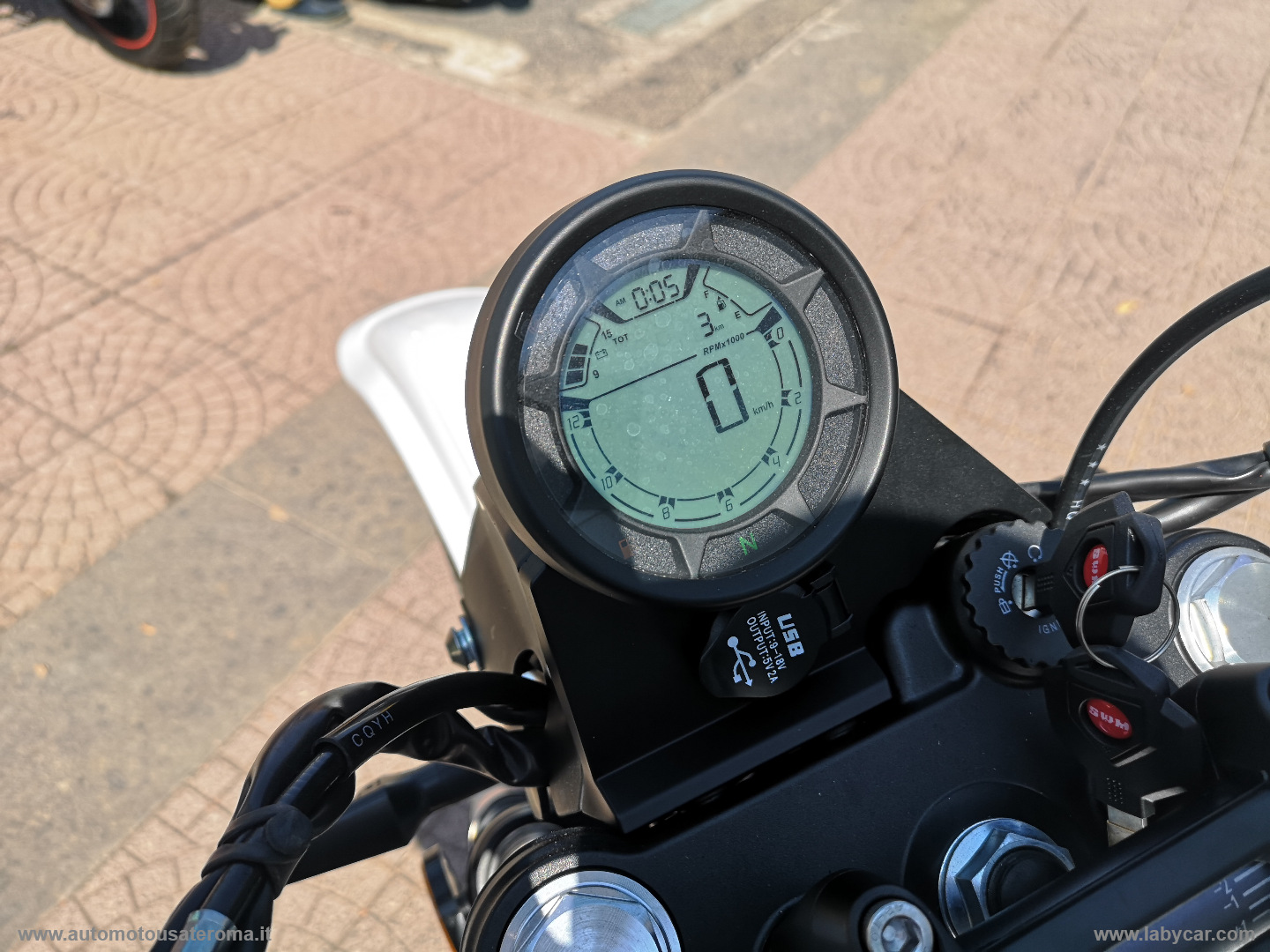 Silver Vase 650 / T RATE AUTO MOTO SCOOTER - immagine 5