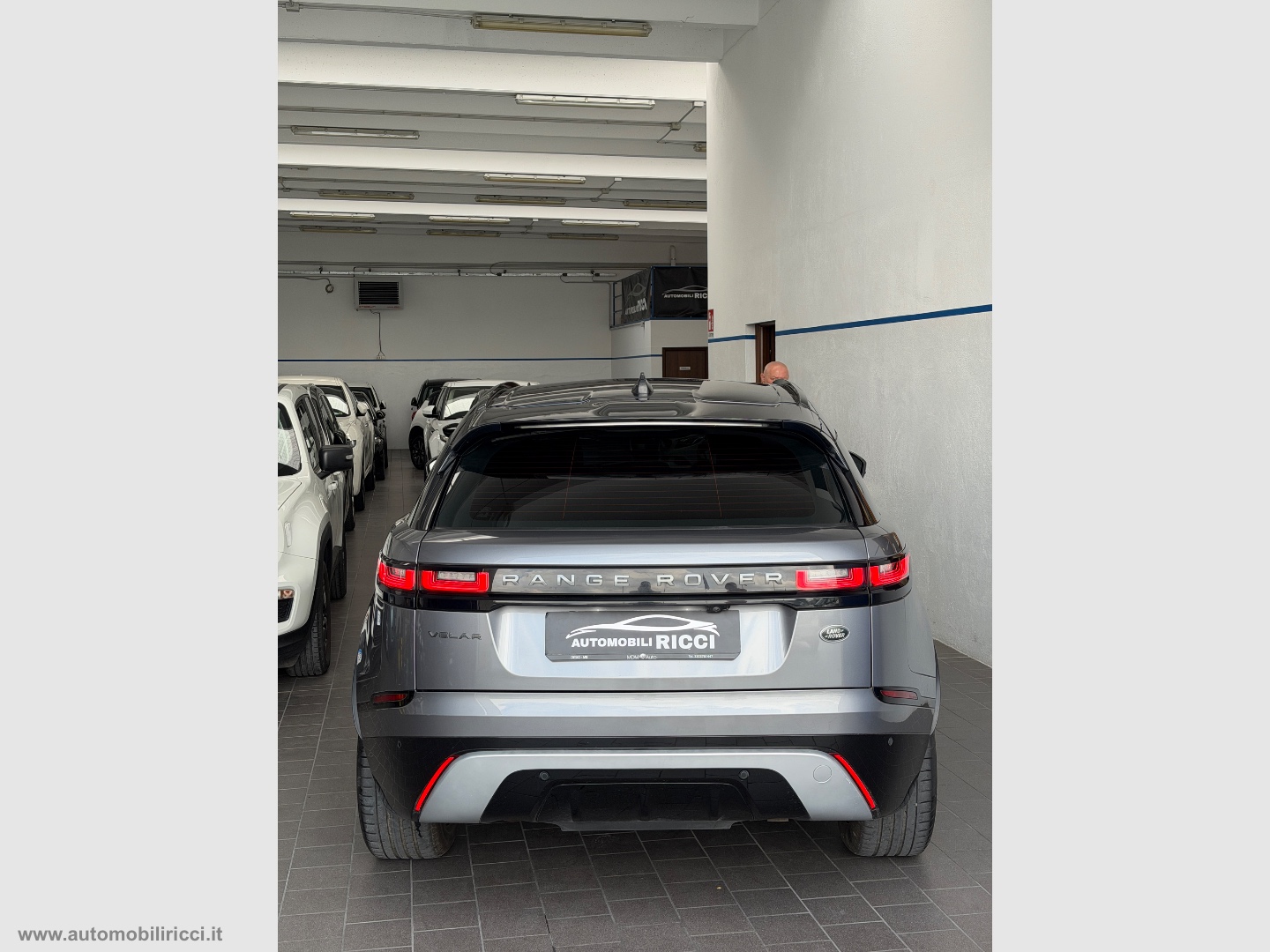 RR Velar 2.0 Si4 250 CV R-Dynamic - immagine 5