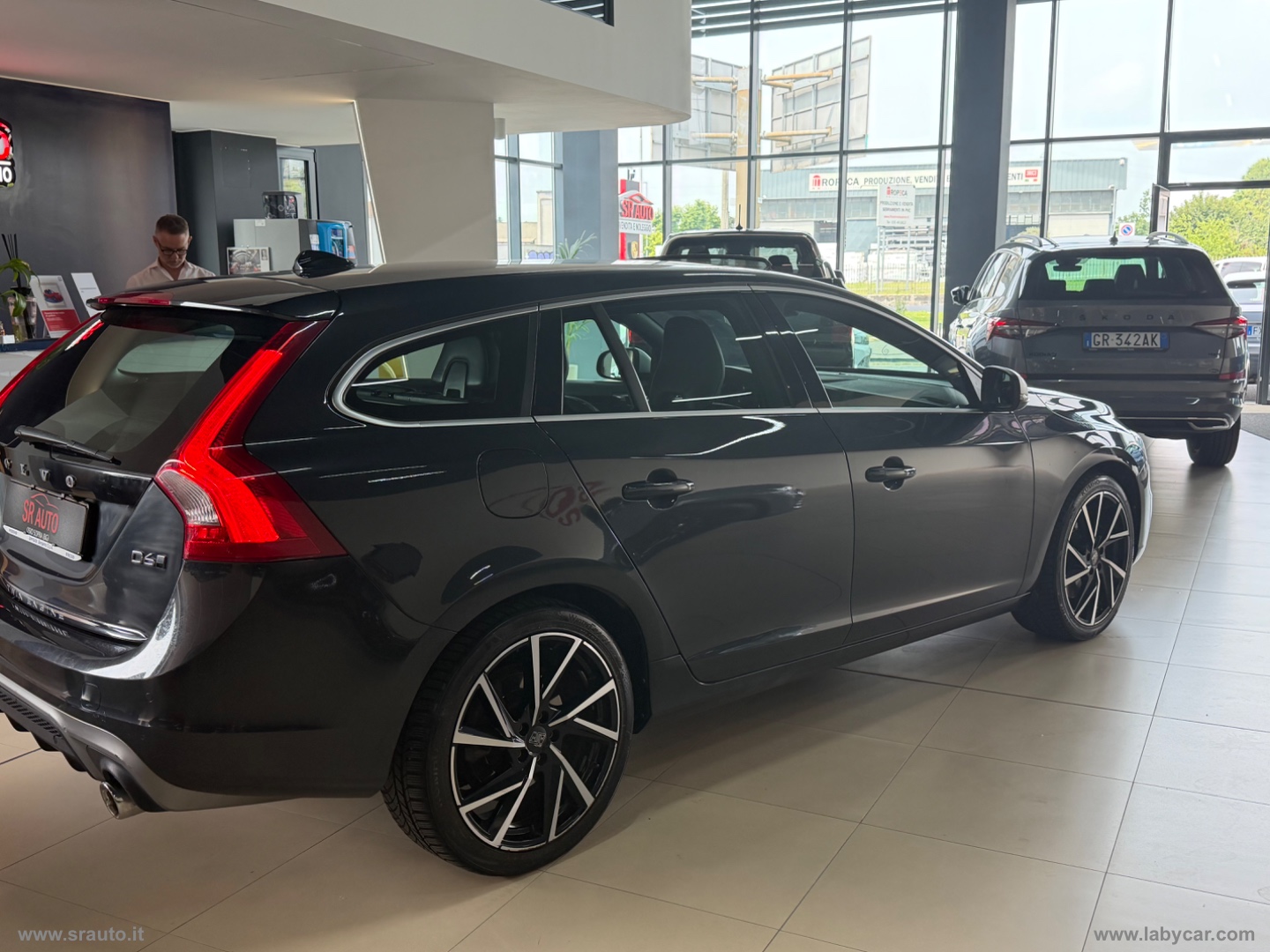 V60 D6 Twin Engine Geartronic Momentum - immagine 5