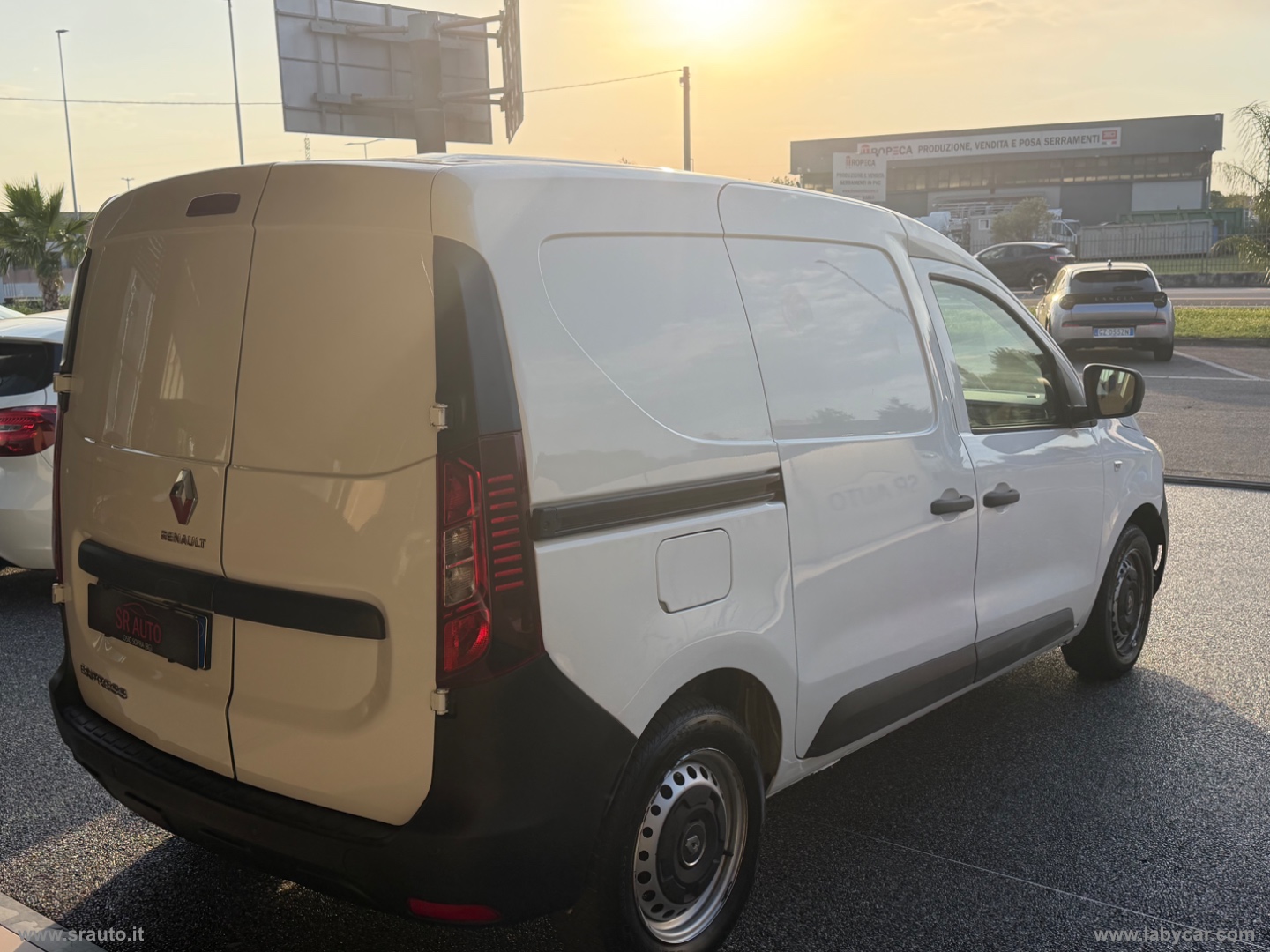 Express 1.4 Blue dCi 75 Van - immagine 5