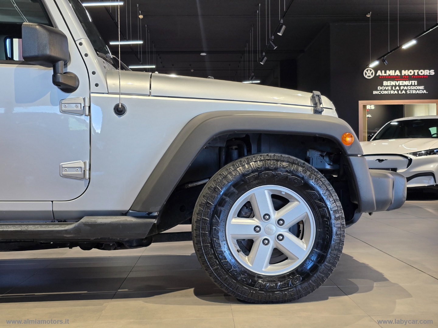 Wrangler Unlimited 2.8 CRD Sport Auto - immagine 5