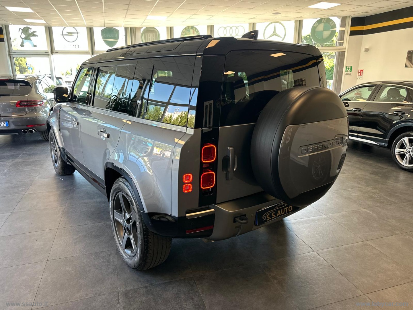 Defender 110 3.0D I6 250 CV X-Dynam. HSE - immagine 5