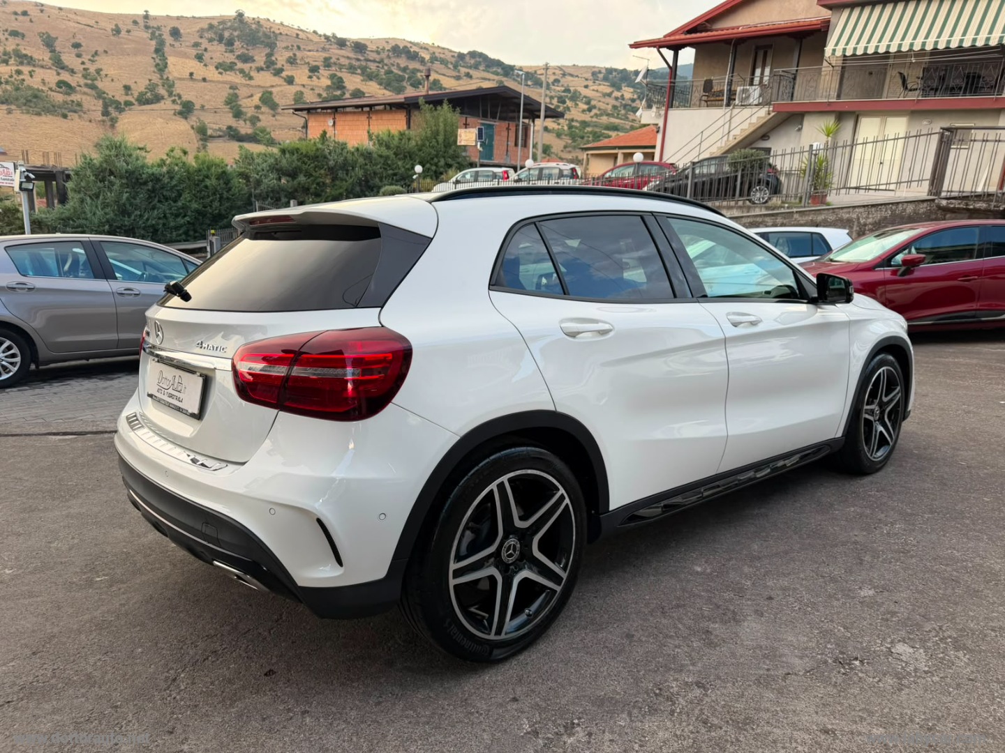 GLA 200 d Automatic 4Matic Premium - immagine 5