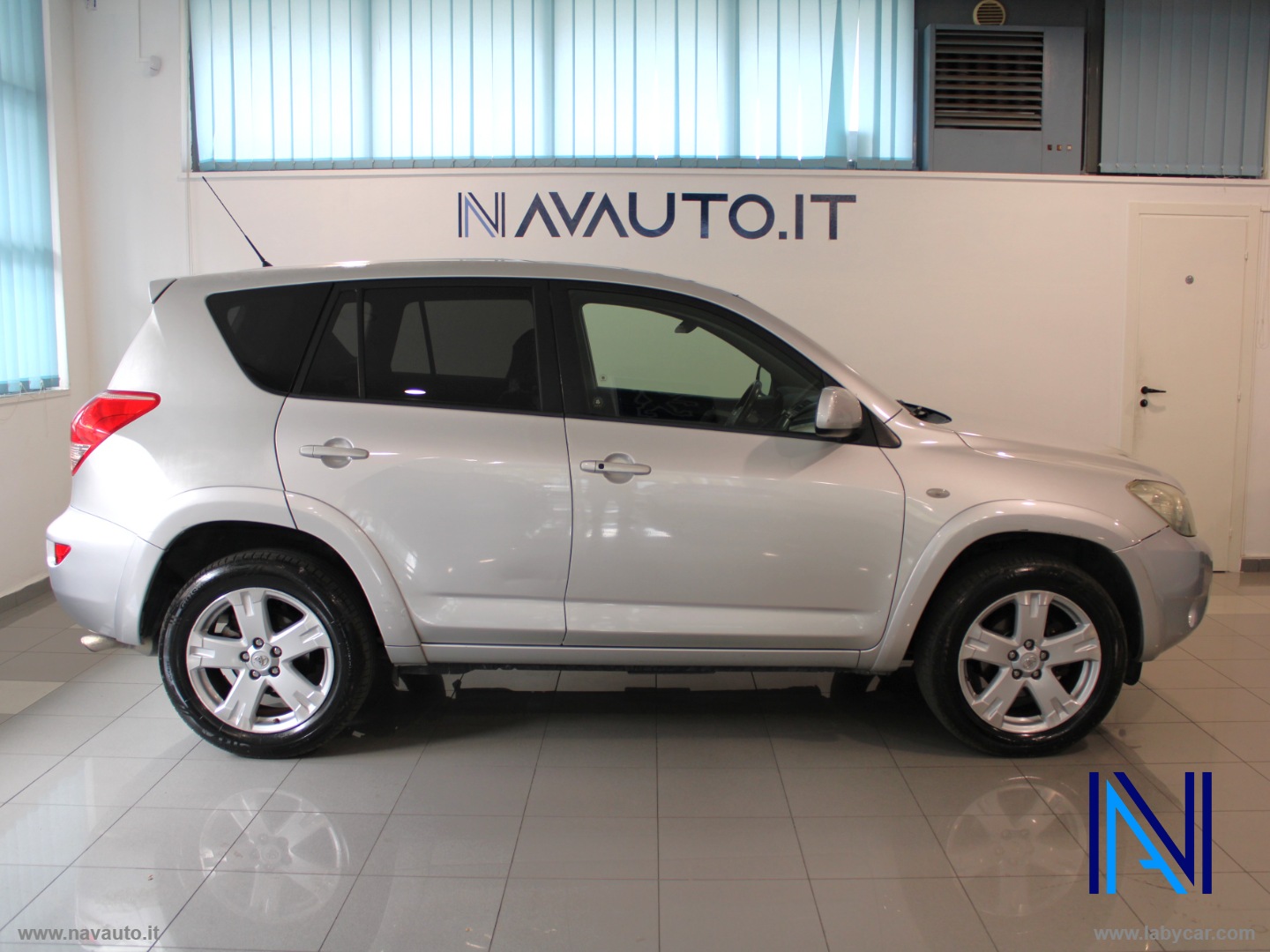 RAV4 2.2 D-4D 177 CV Luxury - immagine 5
