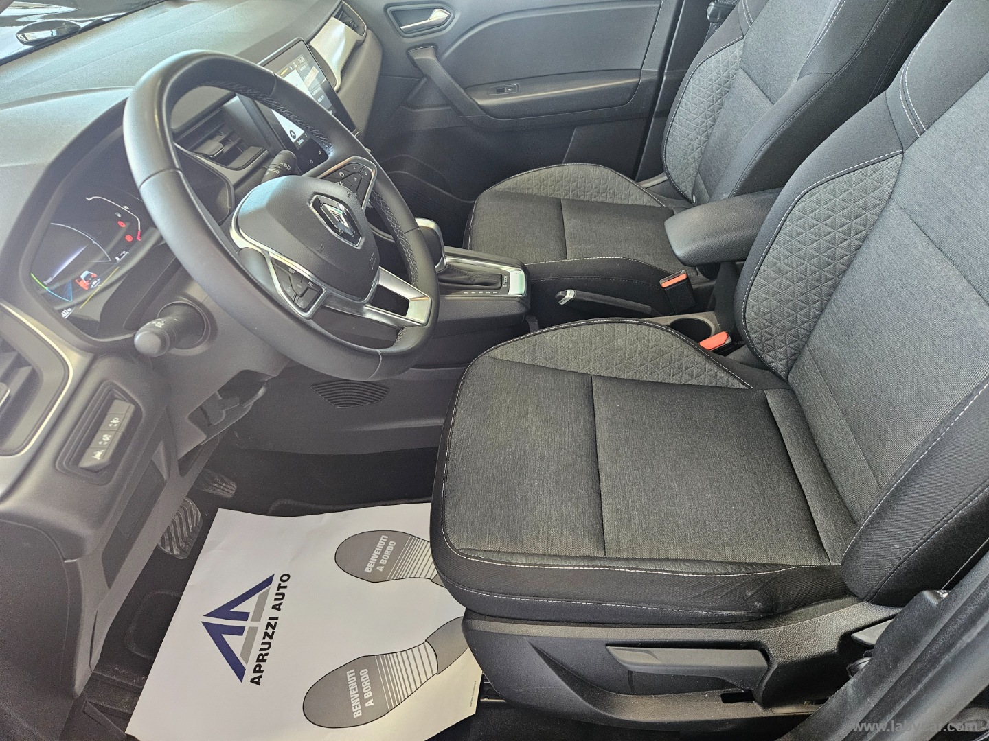 Captur Hybrid E-Tech 145 CV Business AUT. - immagine 6