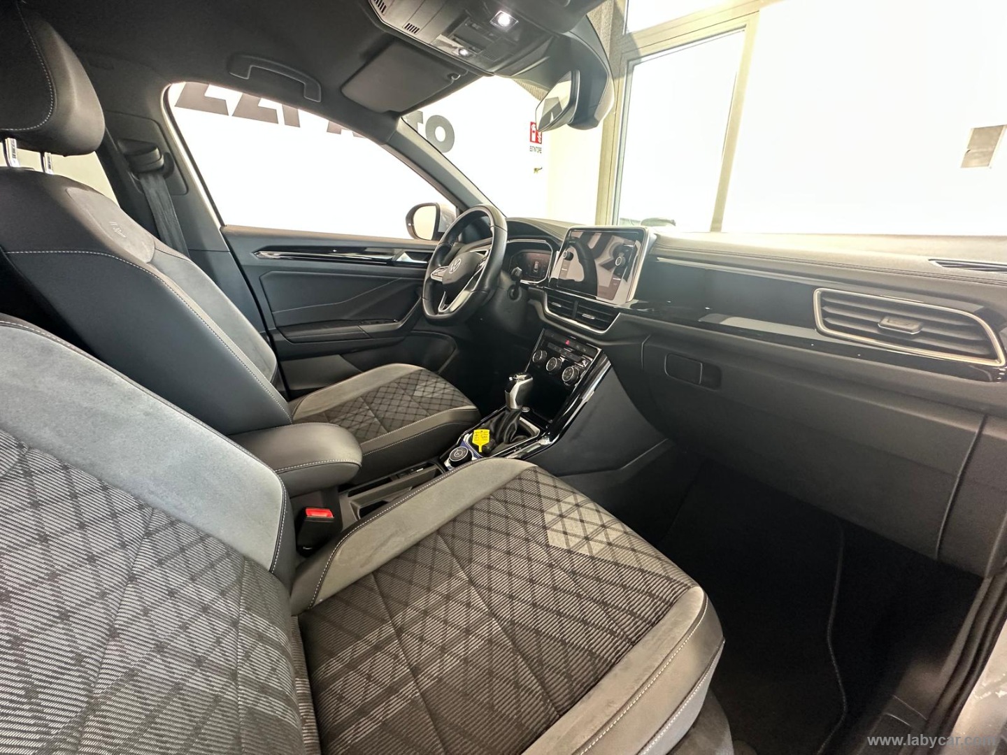 T-Roc 2.0 TDI SCR 150CV DSG 4MOT. R-Line - immagine 6