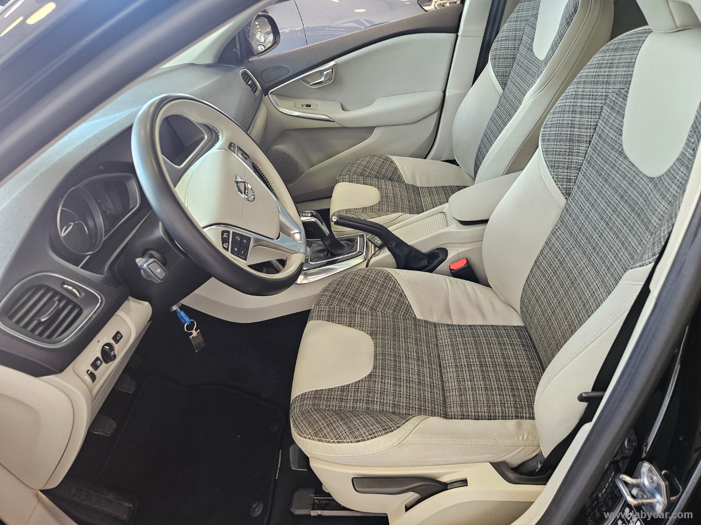 V40 D2 Momentum - immagine 6