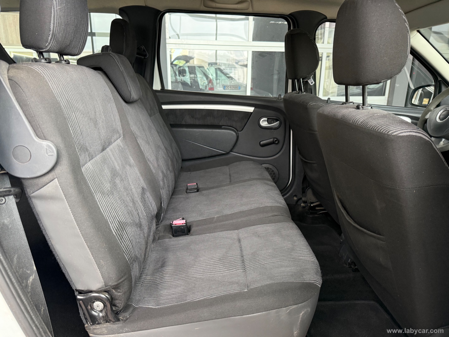 Logan MCV 1.5 dCi 90 CV 5p.ti Blackline - immagine 6