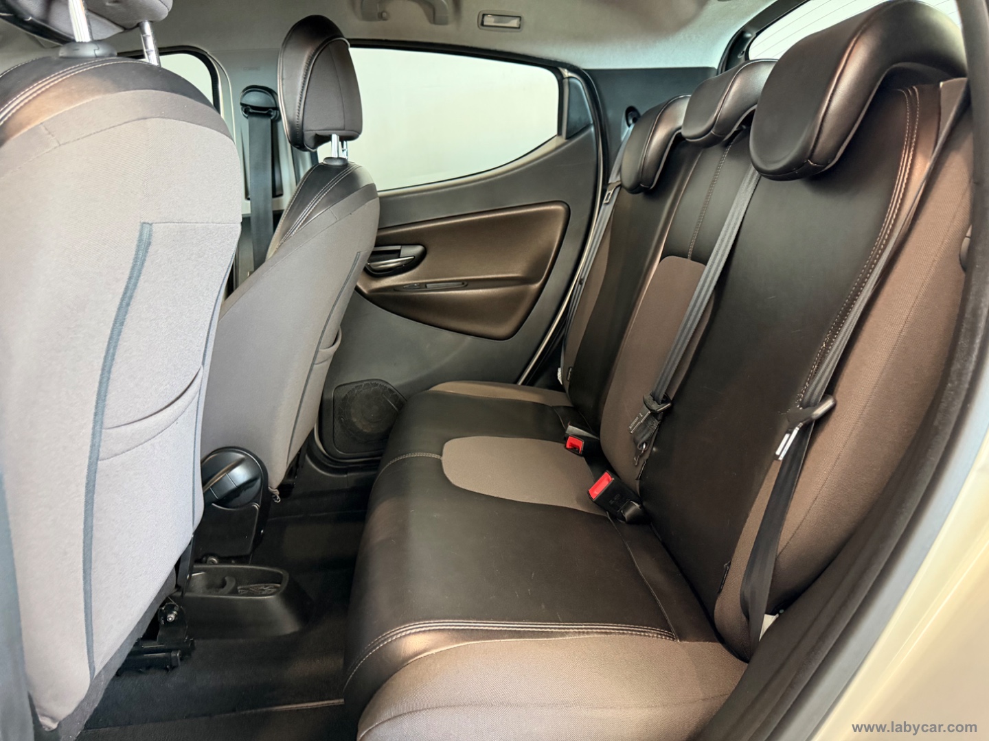 Ypsilon 1.2 69 CV 5p. GPL Ecochic Silver - immagine 6
