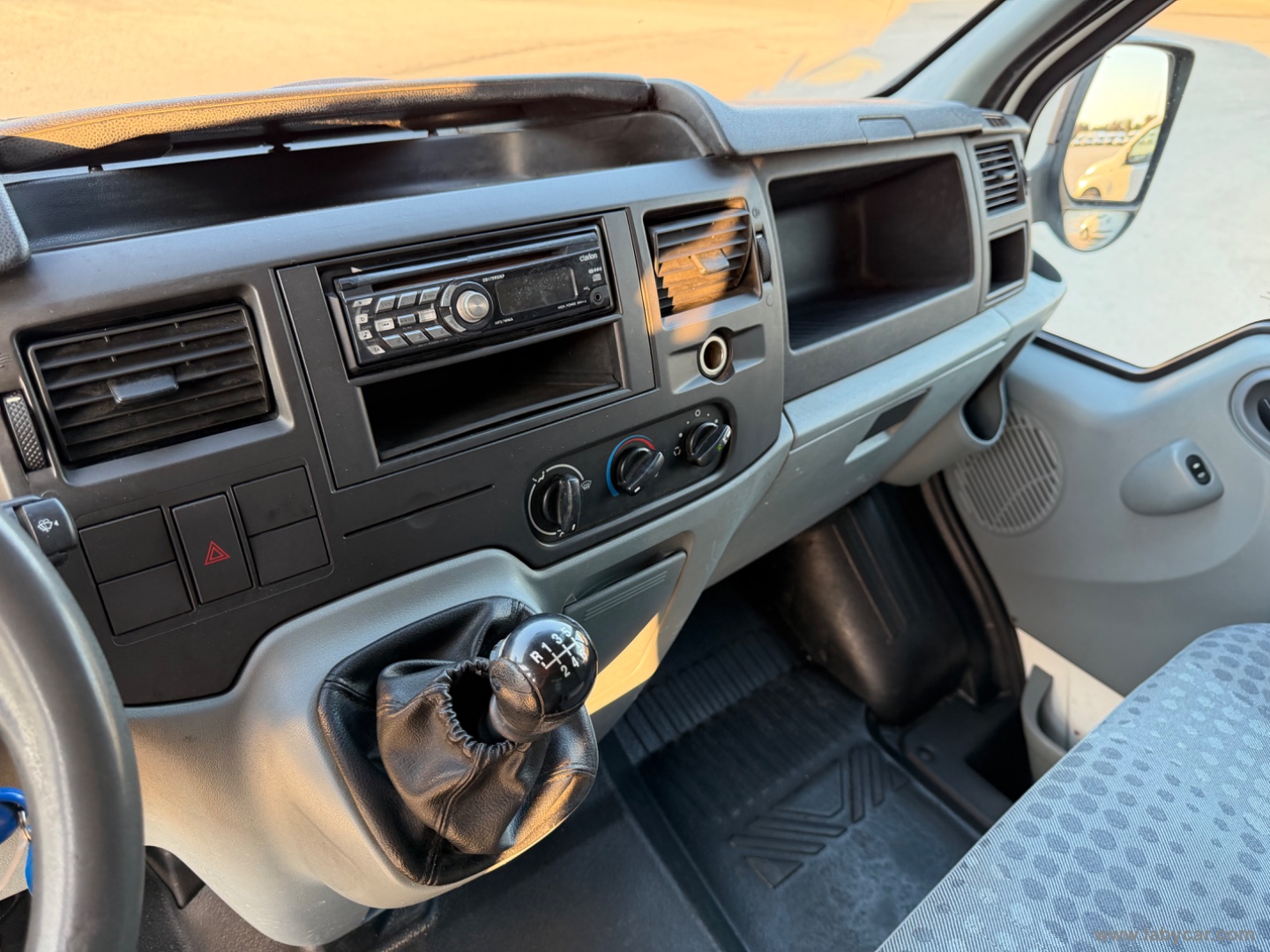 Transit 350L 2.4 TDCi/115 PL-RG Cabinato - immagine 6
