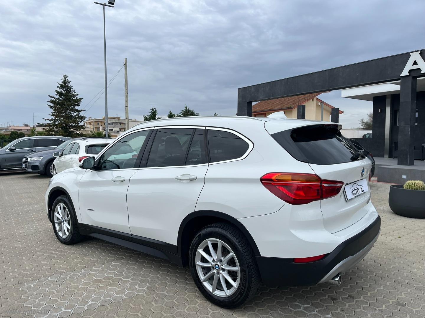 X1 sDrive18d Business - immagine 6