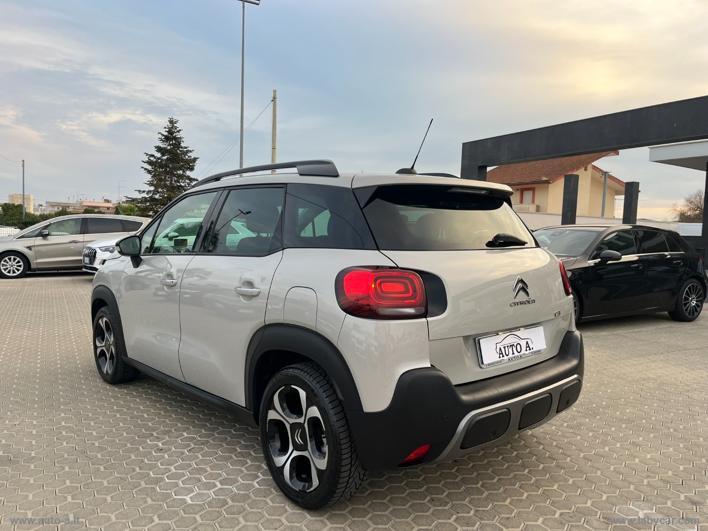 C3 Aircross BlueHDi 100 Shine - immagine 6