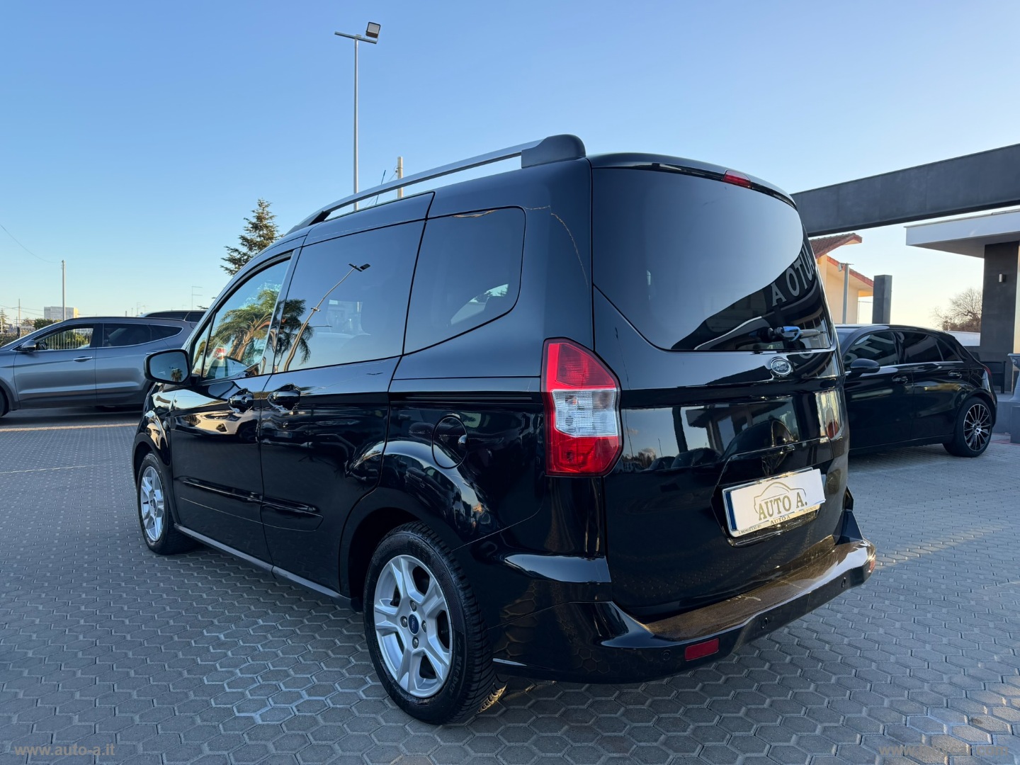 Tourneo Courier 1.0 EcoBoost 100 CV TITANIUM - immagine 6