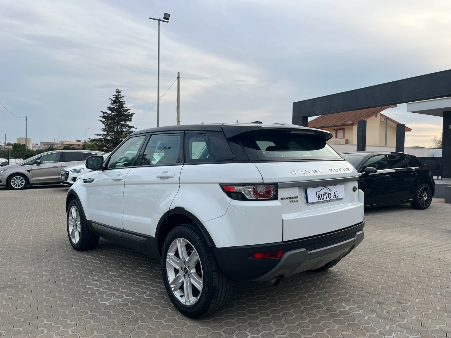 RR Evoque 2.2 TD4 5p. Prestige - immagine 6