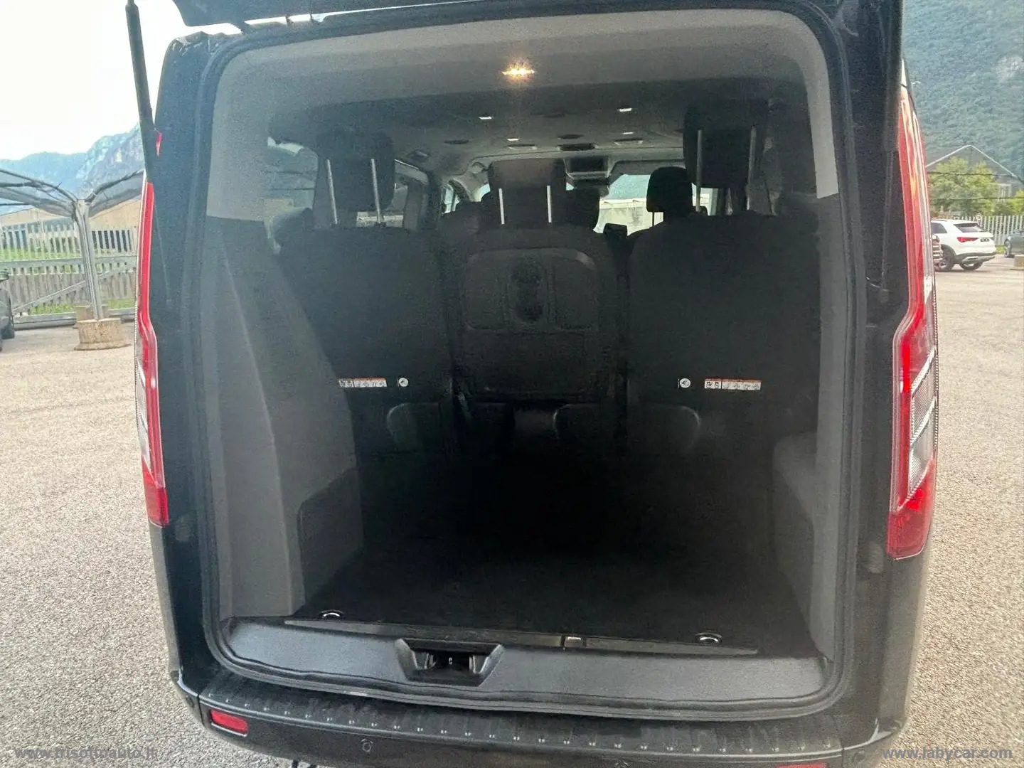 Tourneo Custom 320 2.0 EcoB 185CV MHEV 8 POSTI - immagine 6