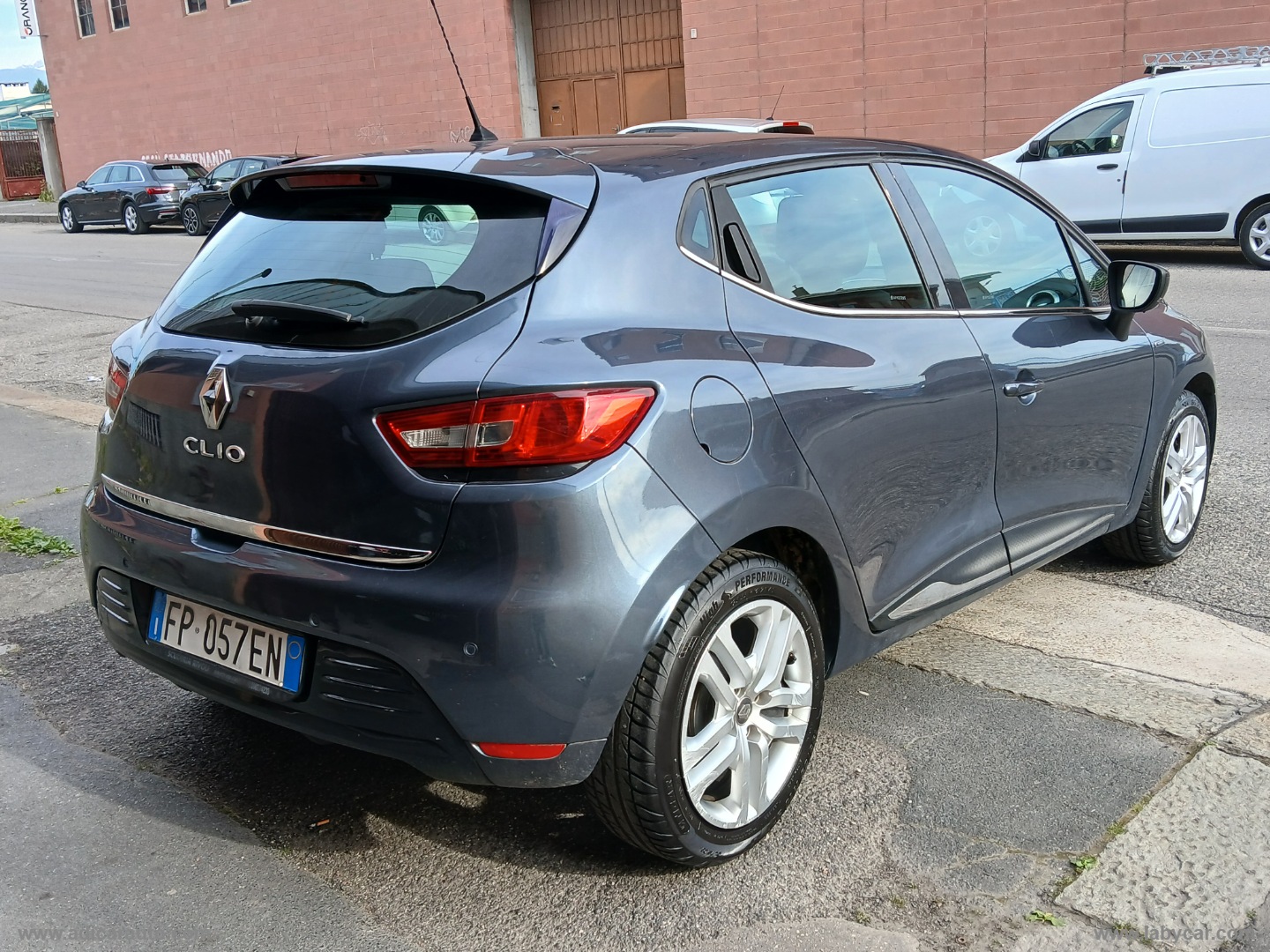 Clio TCe 12V 90 GPL S&S 5p. Energy Duel - immagine 6