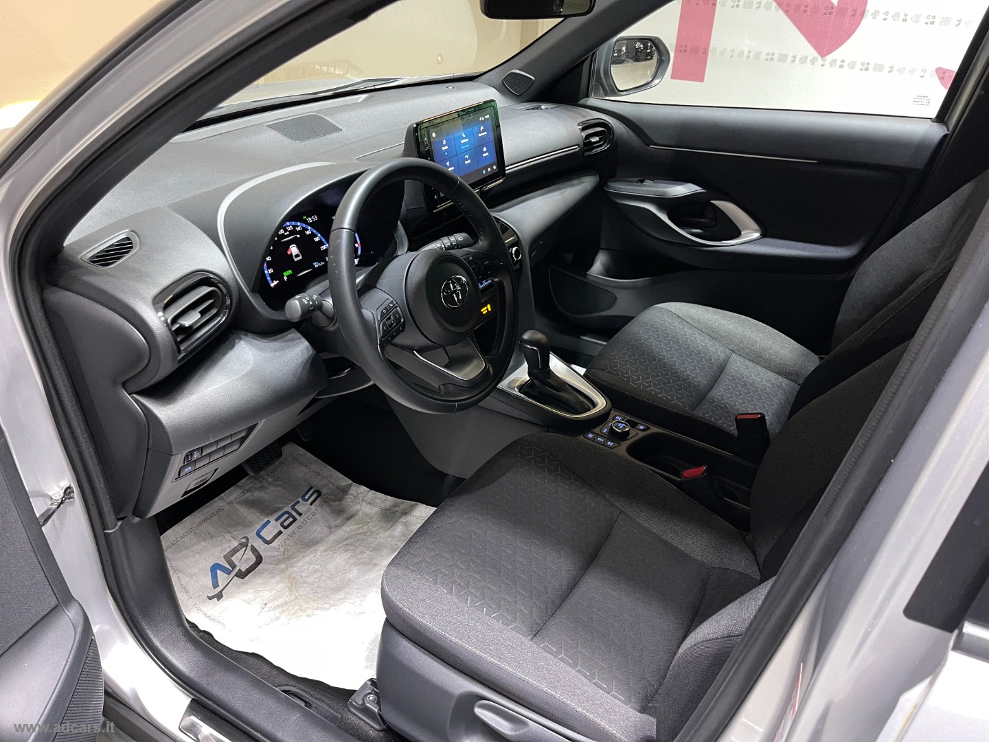 Yaris Cross 1.5 Hyb. 5p. E-CVT AWD Trend *4X4*NEOPATENTATI* - immagine 6