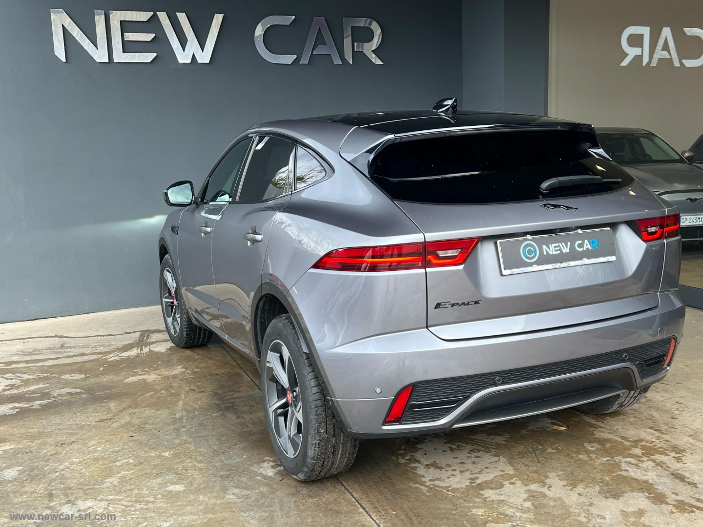 E-Pace 2.0D I4 163 CV AWD Auto - immagine 6