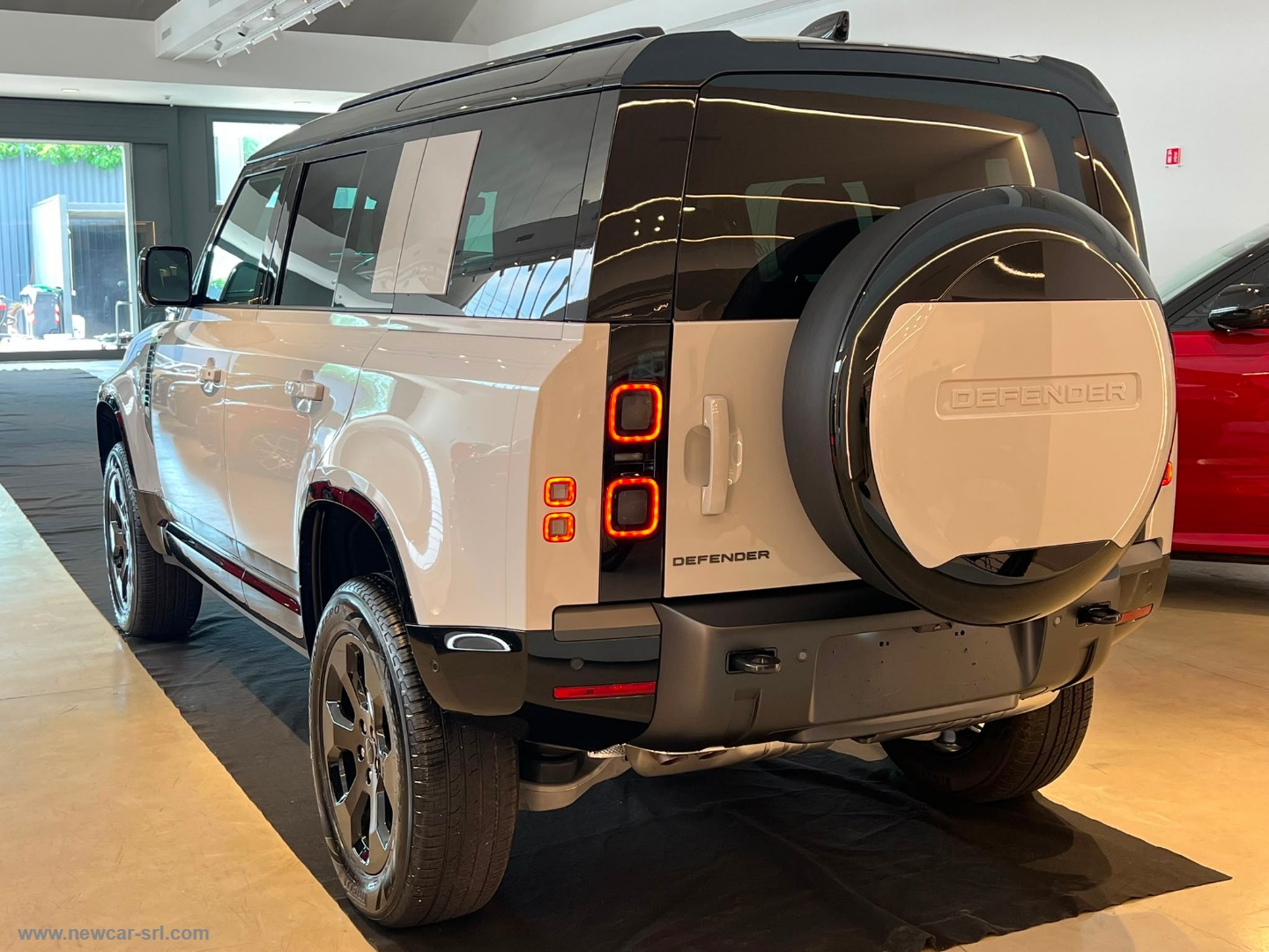 Defender 110 3.0D I6 250 AWD X-Dyn.SE N1 - immagine 6