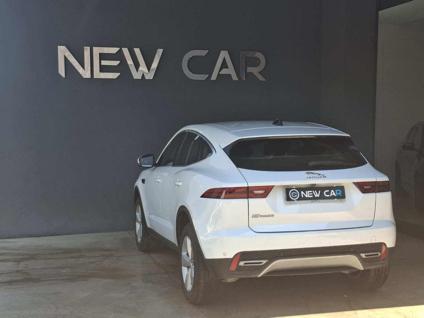 E-Pace 2.0D I4 163 CV AWD Auto - immagine 6