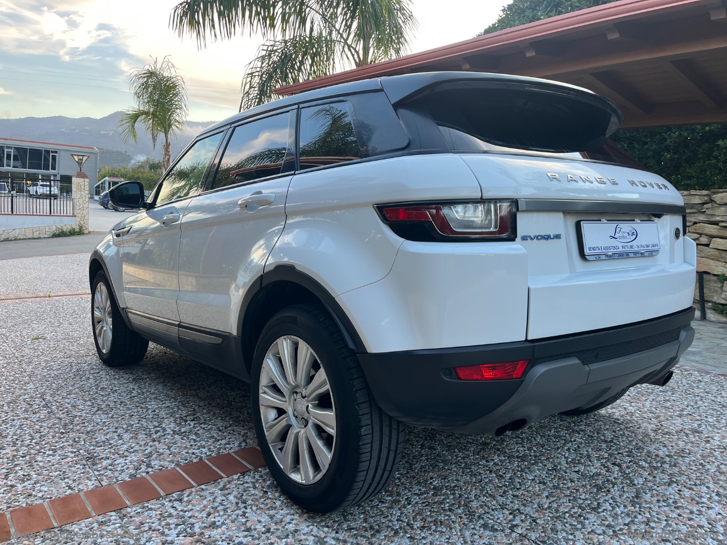 RR Evoque 2.0 eD4 5p. Bs Ed. Premium SE - immagine 6
