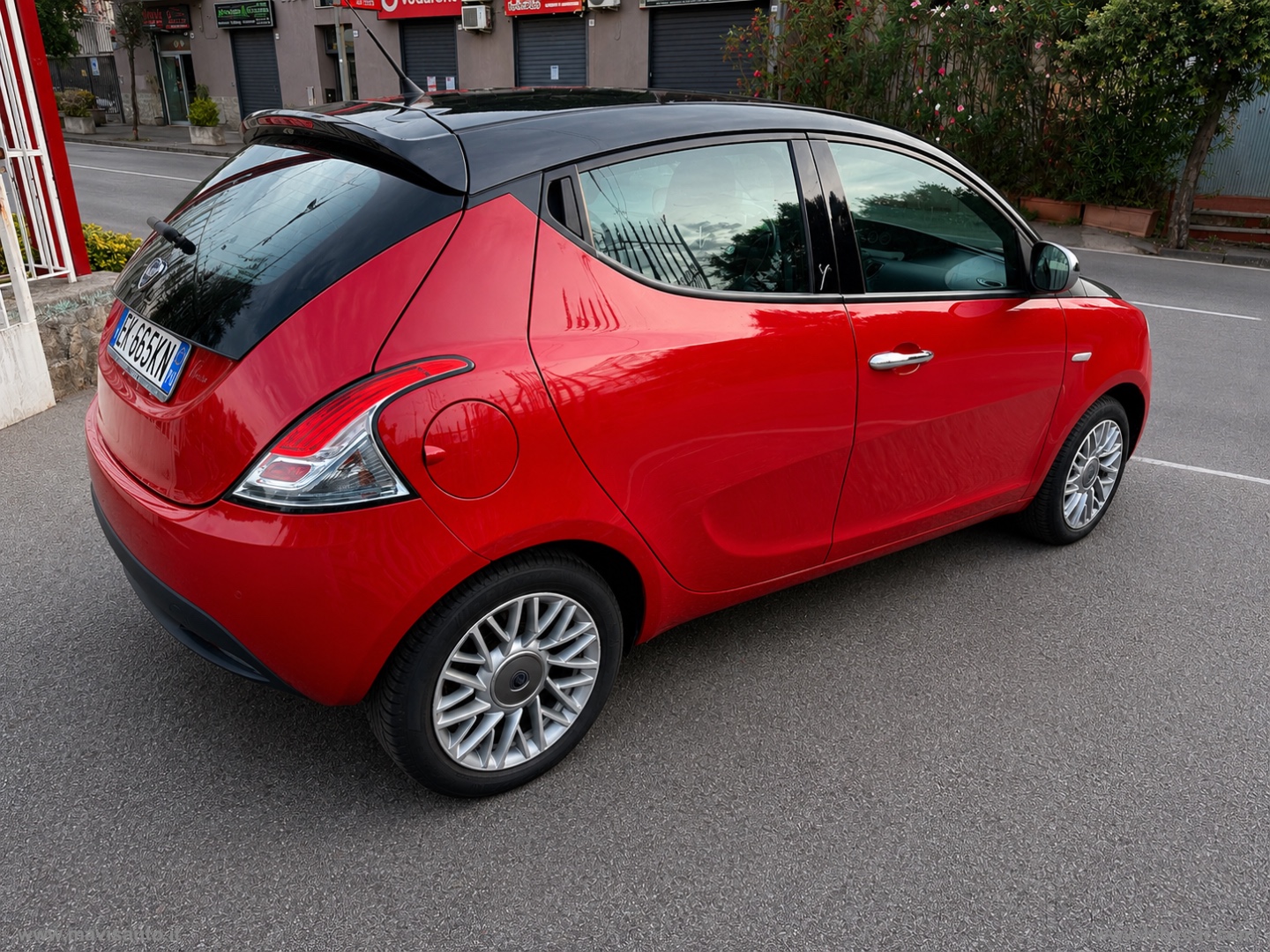 Ypsilon 1.2 69 CV 5p. S&S Black&Red - immagine 6