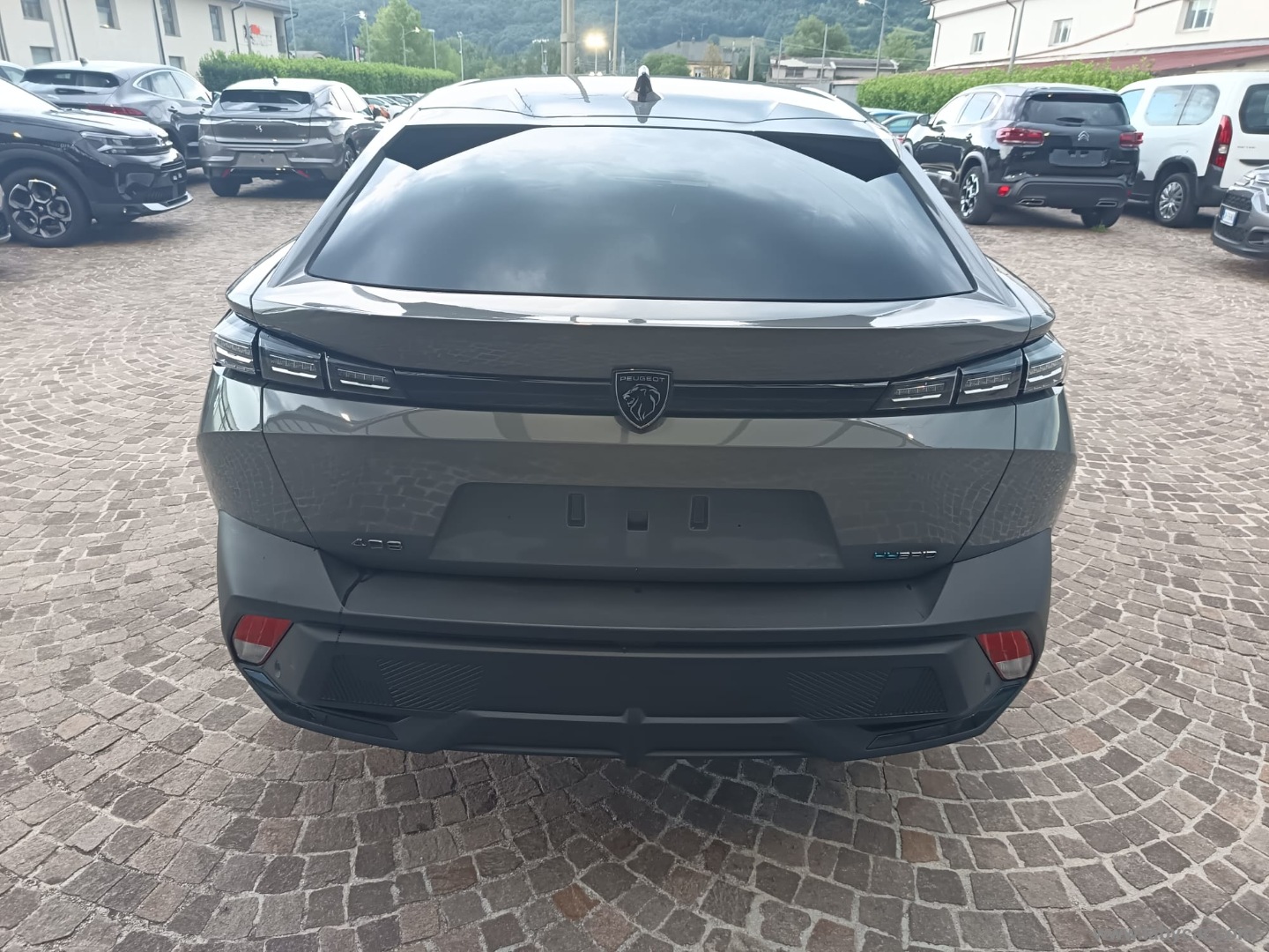 Peugeot 408 Plug-in Hybrid 225 e-EAT8 Allure - Immagine 6
