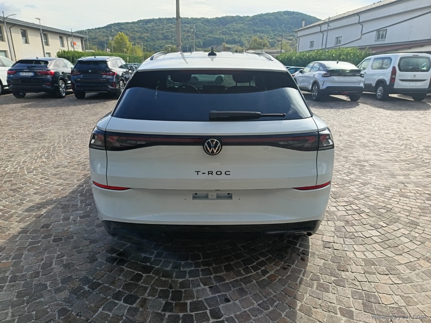 Volkswagen T-Roc 1.5 eTSI ACT 150 CV DSG R-Line - Immagine 6
