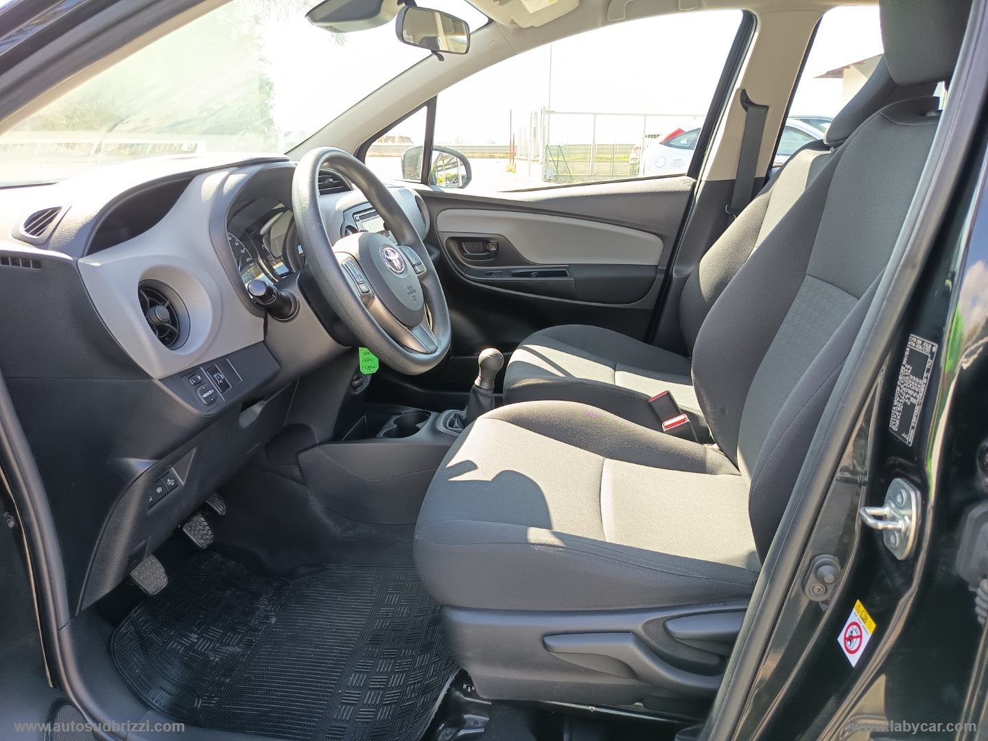 Yaris 1.0 72 CV 5p. Cool SOLO 29.000 KM - immagine 6