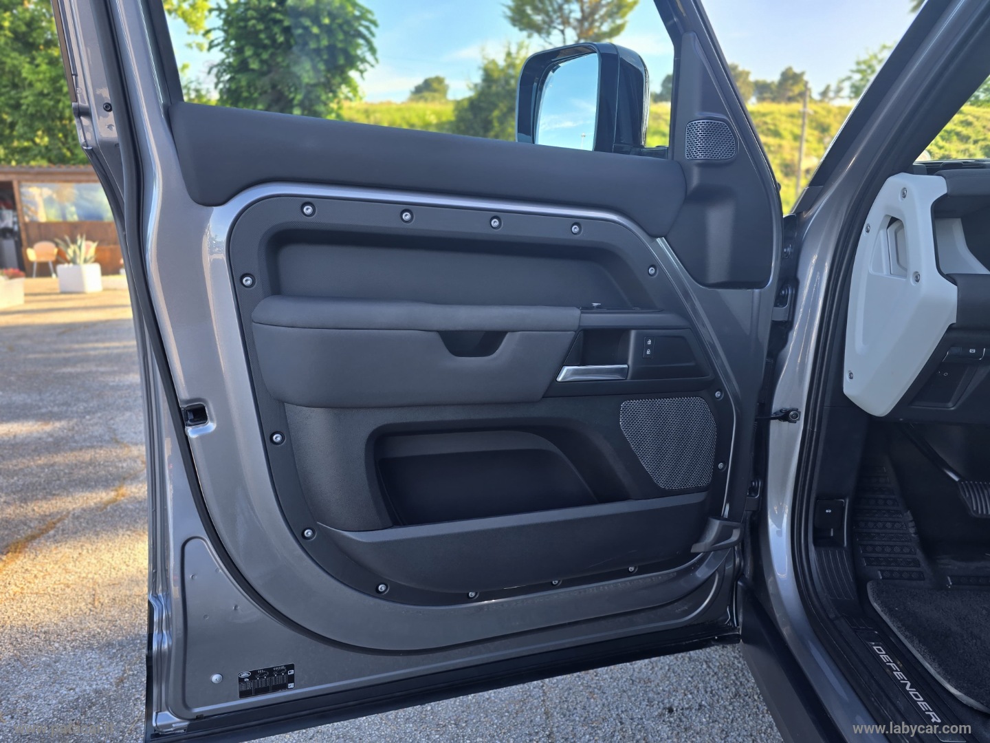 Defender 110 3.0D I6 250 CV X-Dynamic S - immagine 6