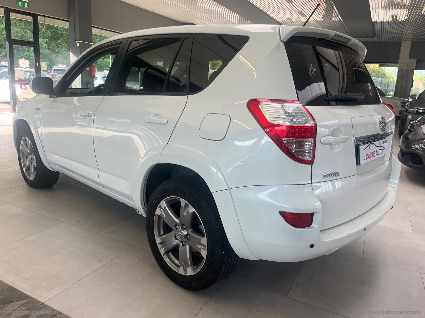 RAV4 Crossover 2.2 D-Cat A/T 150 CV Lux. - immagine 6