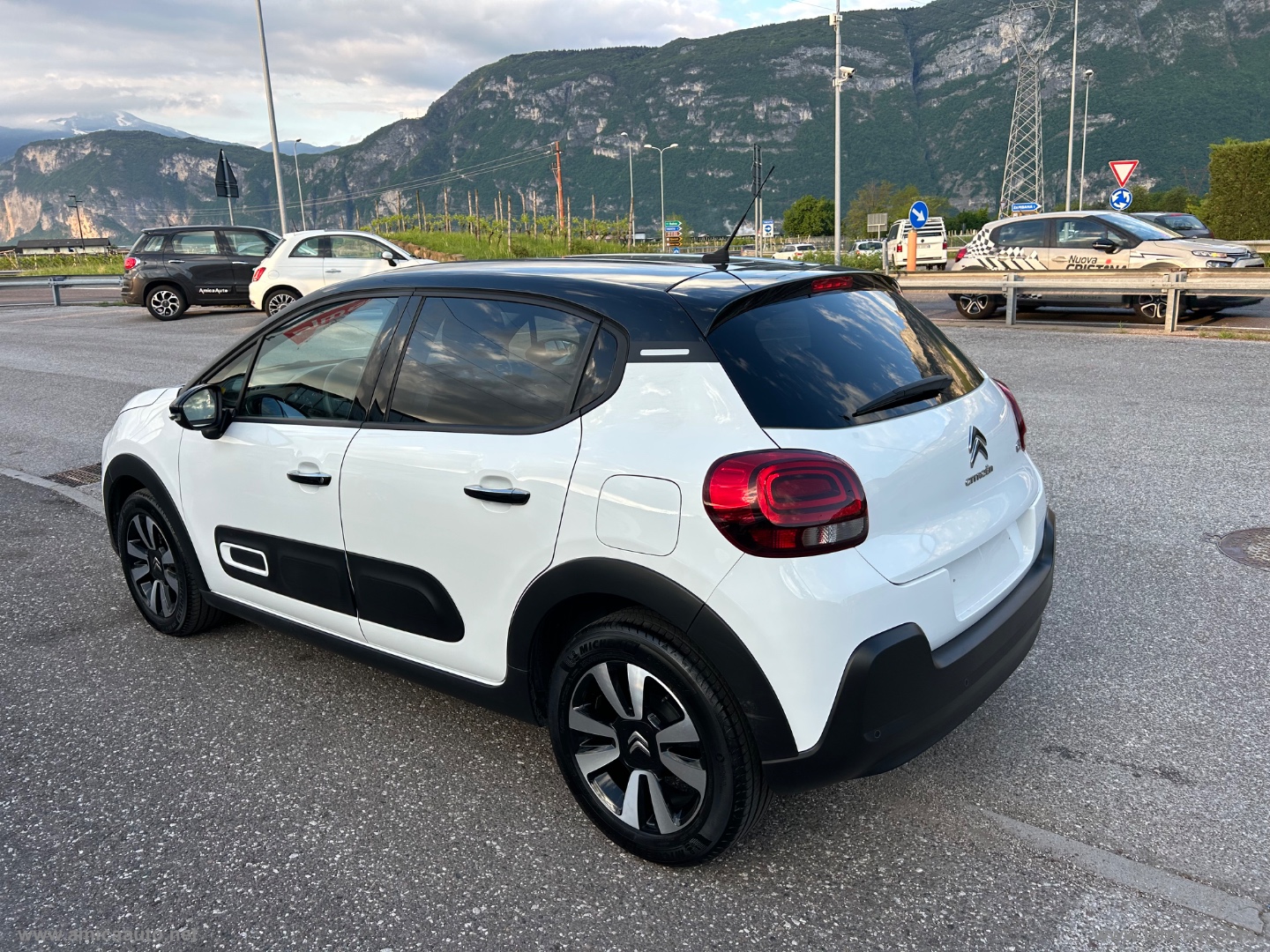 C3 PureTech 83 S&S Shine VERNICE BICOLORE - BIANCO/TETTO NERO - immagine 6