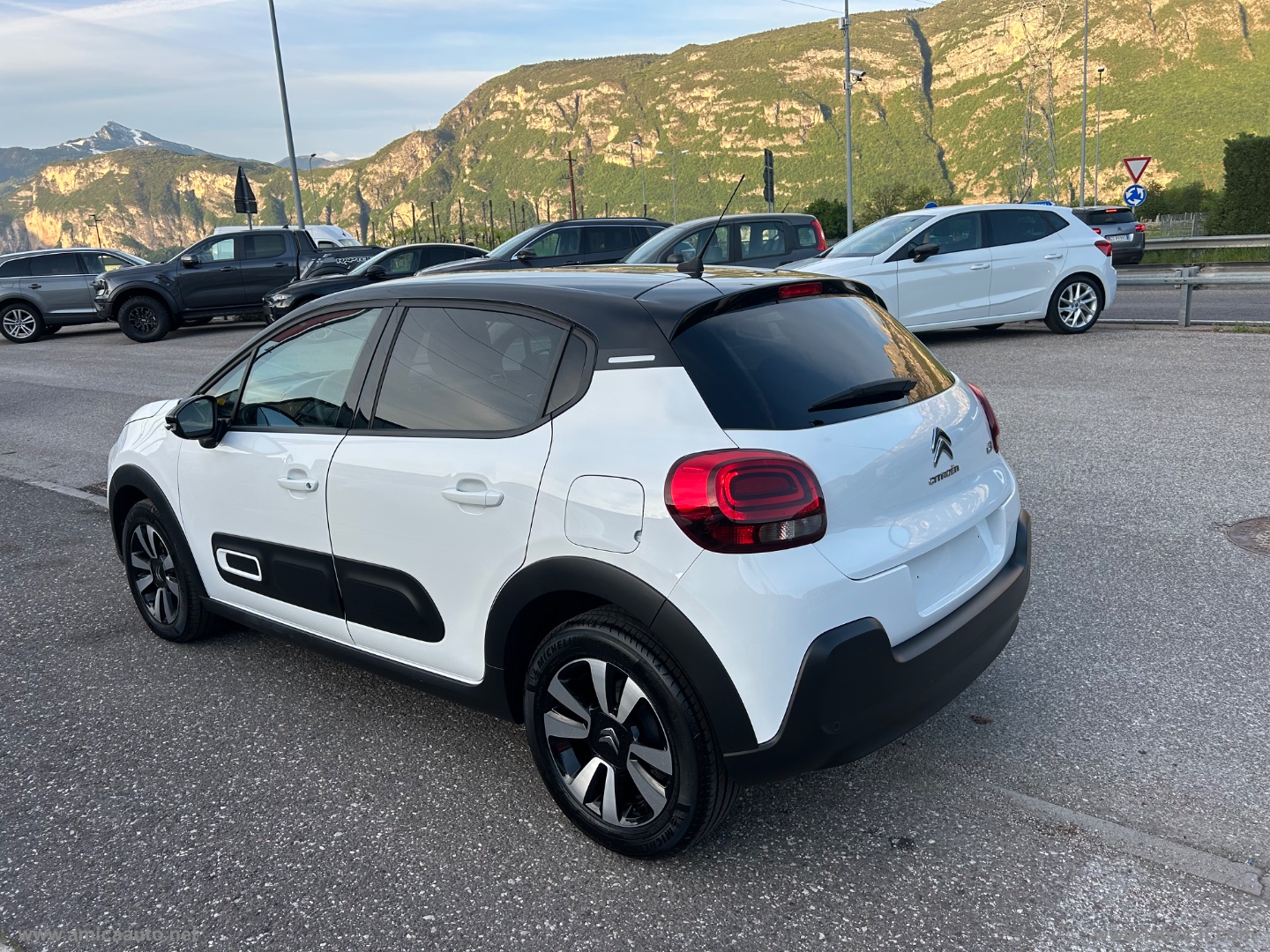 C3 PureTech 83 S&S Shine VERNICE BICOLORE - BIANCO/TETTO NERO - immagine 6